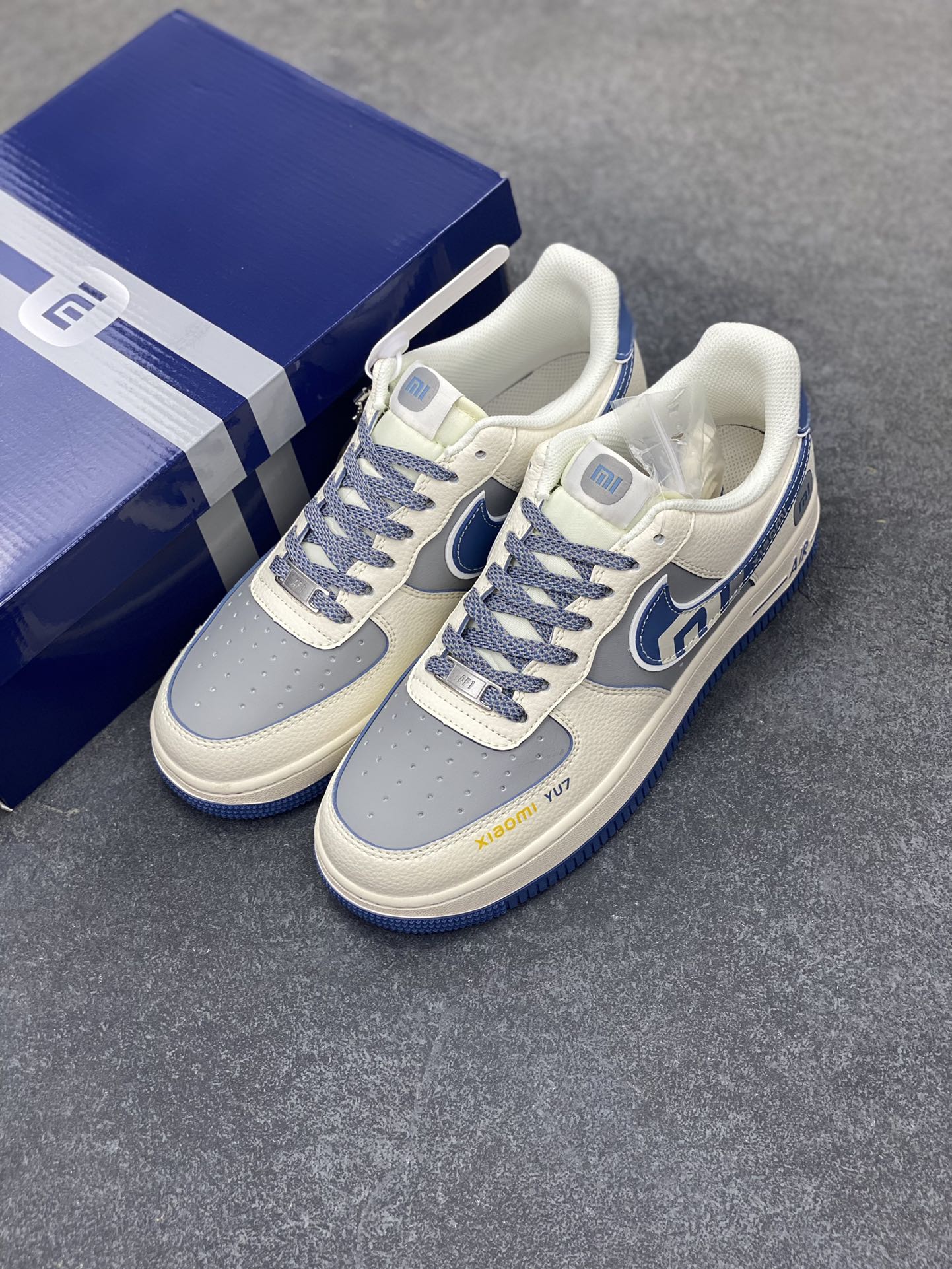 图片[8]-NIke Air Force 1 \’07 Low “xiaomi联名——YU7蓝”空军一号 低帮 运动鞋 休闲鞋 折边针车 工艺难度大 原楦头原纸板 原装鞋盒 定制五金配件 内置全掌气垫 原厂鞋底 货号：XX3168-218 尺码：36 36.5 37.5 38 38.5 39 40 40.5 41 42 42.5 43 44 44.5 45-选品中心