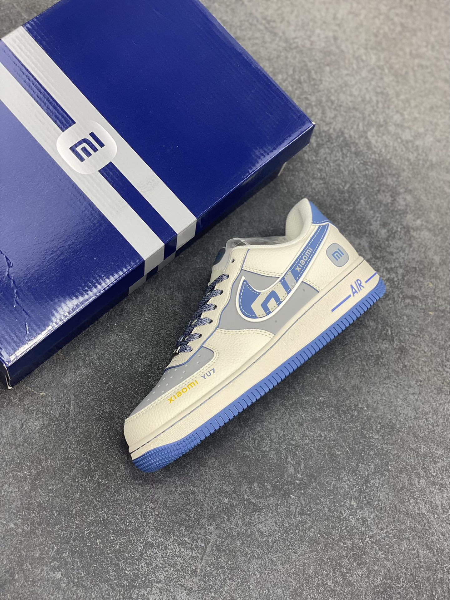 图片[7]-NIke Air Force 1 \’07 Low “xiaomi联名——YU7蓝”空军一号 低帮 运动鞋 休闲鞋 折边针车 工艺难度大 原楦头原纸板 原装鞋盒 定制五金配件 内置全掌气垫 原厂鞋底 货号：XX3168-218 尺码：36 36.5 37.5 38 38.5 39 40 40.5 41 42 42.5 43 44 44.5 45-选品中心