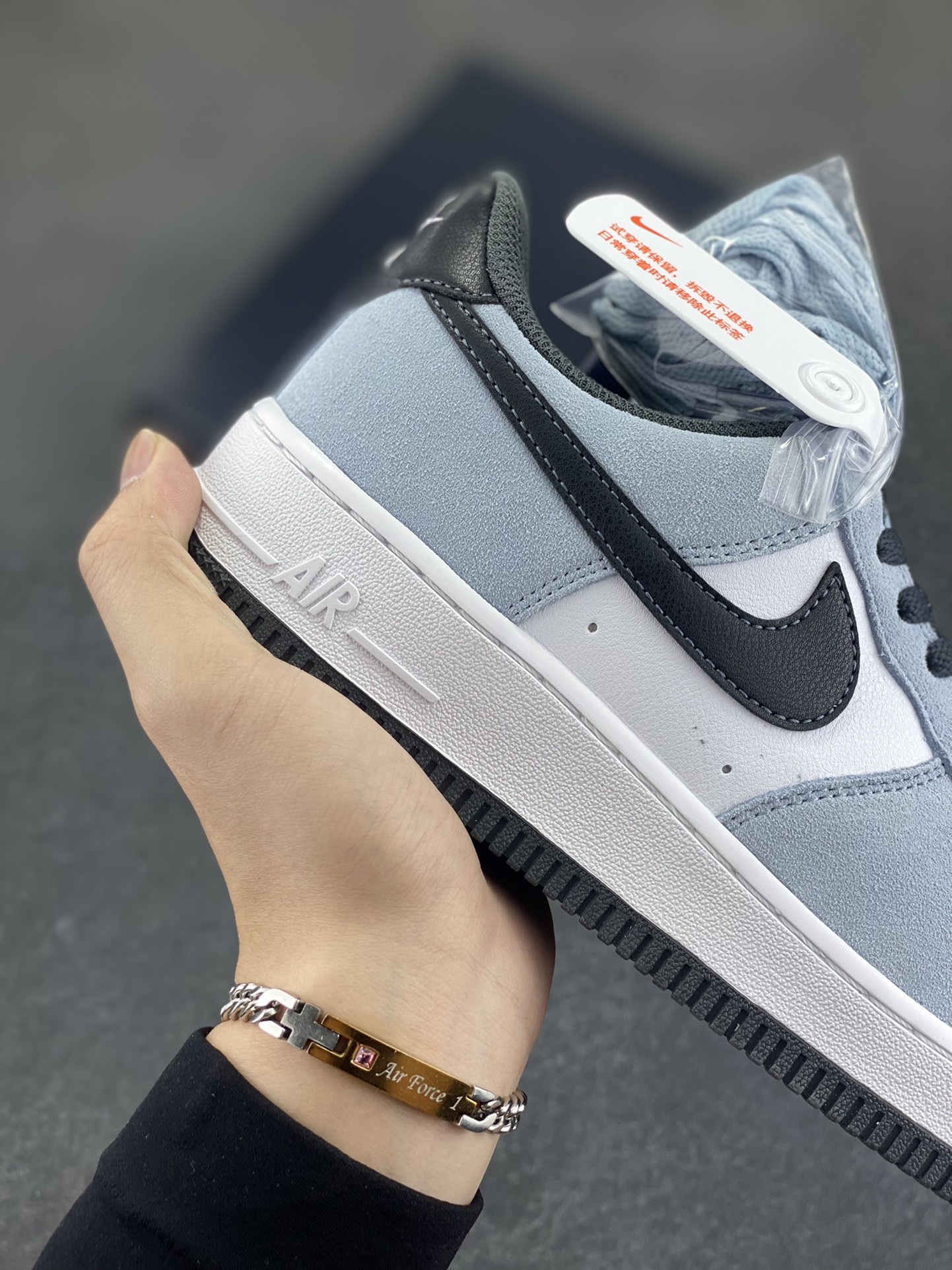 图片[6]-Nike Air Force 1 Low 碳灰 空军一号低帮运动休闲板鞋 原楦头原纸板 打造纯正空军版型#专注外贸渠道 全掌内置蜂窝气垫 #原盒配件 原厂中底钢印、拉帮完美 货号：IF6205-400 尺码：36 36.5 37.5 38 38.5 39 40 40.5 41 42 42.5 43 44 44.5 45 46-选品中心