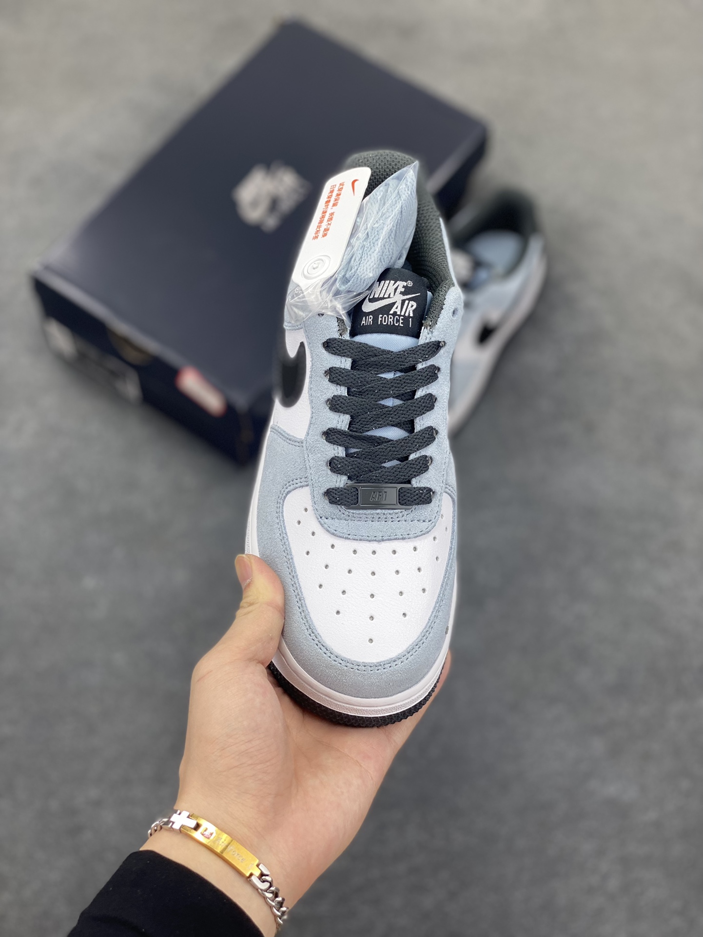 图片[2]-Nike Air Force 1 Low 碳灰 空军一号低帮运动休闲板鞋 原楦头原纸板 打造纯正空军版型#专注外贸渠道 全掌内置蜂窝气垫 #原盒配件 原厂中底钢印、拉帮完美 货号：IF6205-400 尺码：36 36.5 37.5 38 38.5 39 40 40.5 41 42 42.5 43 44 44.5 45 46-选品中心