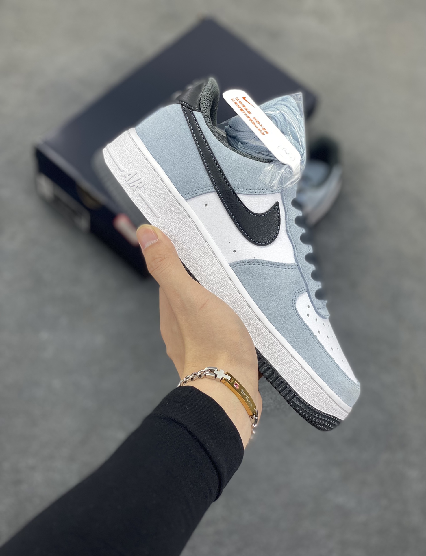 Nike Air Force 1 Low 碳灰 空军一号低帮运动休闲板鞋 原楦头原纸板 打造纯正空军版型#专注外贸渠道 全掌内置蜂窝气垫 #原盒配件 原厂中底钢印、拉帮完美 货号:IF6205-400 尺码:36 36.5 37.5 38 38.5 39 40 40.5 41 42 42.5 43 44 44.5 45 46-选品中心