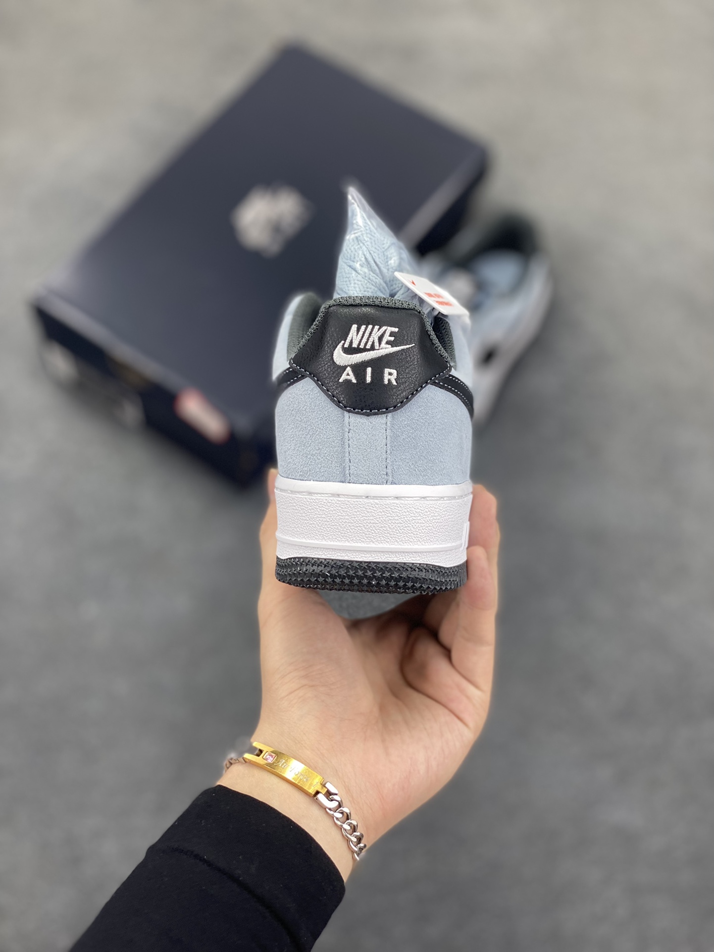 图片[4]-Nike Air Force 1 Low 碳灰 空军一号低帮运动休闲板鞋 原楦头原纸板 打造纯正空军版型#专注外贸渠道 全掌内置蜂窝气垫 #原盒配件 原厂中底钢印、拉帮完美 货号：IF6205-400 尺码：36 36.5 37.5 38 38.5 39 40 40.5 41 42 42.5 43 44 44.5 45 46-选品中心