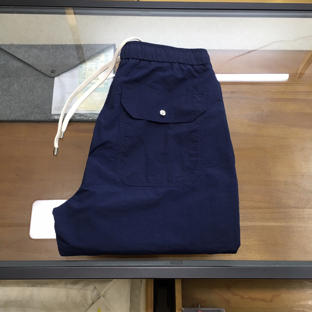 NO:447111,New product [Prad] 2025 spring and summer new casual work pants Fashionable and casual casual style Micro-stretch quick-drying fabric The fabric is comfortable and soft, breaking through the feel of conventional denim fabrics, not stuffy, and excellent comfort. It is free and versatile, long-lasting and undeformable, and the upper body is excellent. The elegant and elegant tailoring, 8 design is constantly innovating but always maintaining noble and elegant style and taste, interpreting fashion charm, fashionable and casual products, counter number M-4xl,,prada,alexander wang19860909新品【Prad】 2025春夏季新款休闲工装裤 时尚休闲 休闲版型 微弹力速干面料 面料舒适柔软,突破常规牛仔的面料手感,不闷热,舒适感极佳.随意百搭 久洗不变形 上身效果极佳.大方优雅的剪裁,8设计不断创新却始终保持着高贵优雅的风格和品位 演绎时尚魅惑 时尚休闲佳品 专柜码数M-4xl,,prada,alexander wang,Men's clothing