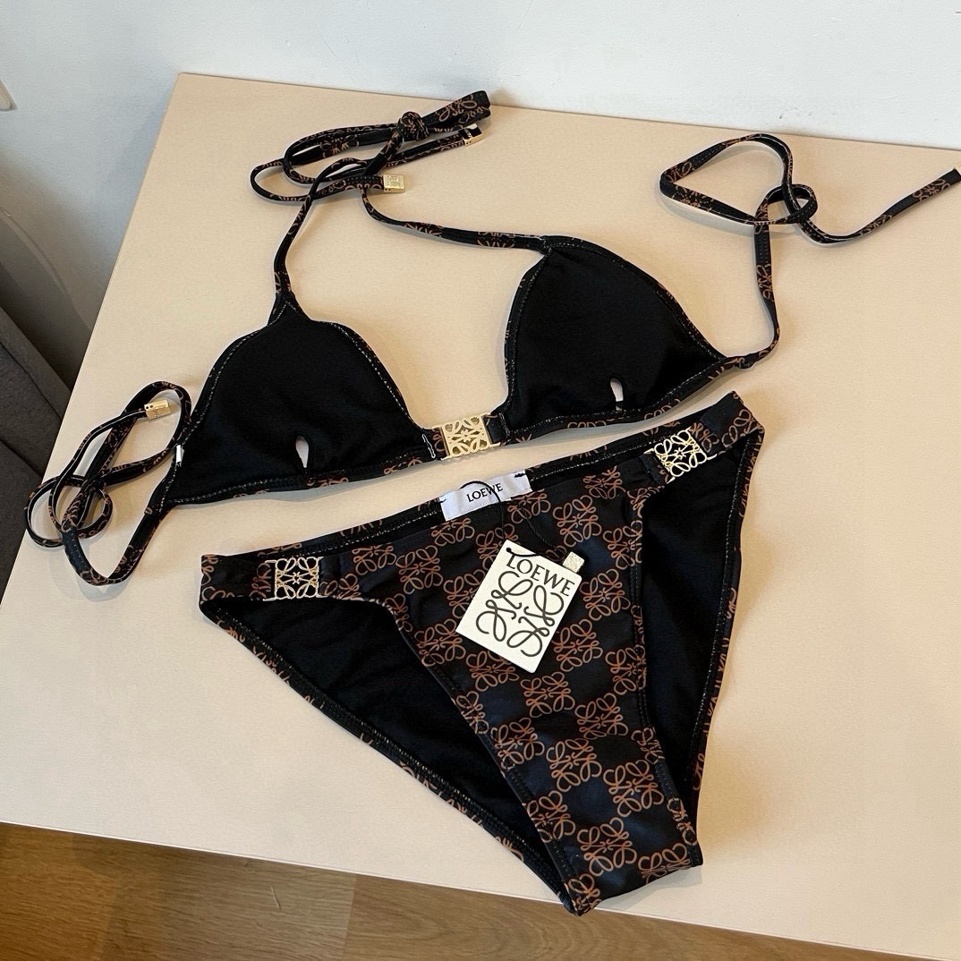  🆕
LOEWE罗意威 新款比基尼😍🥰适合多种场景的游泳衣🏊‍♀️海边 游泳池 温泉 水上乐园 漂流都可
