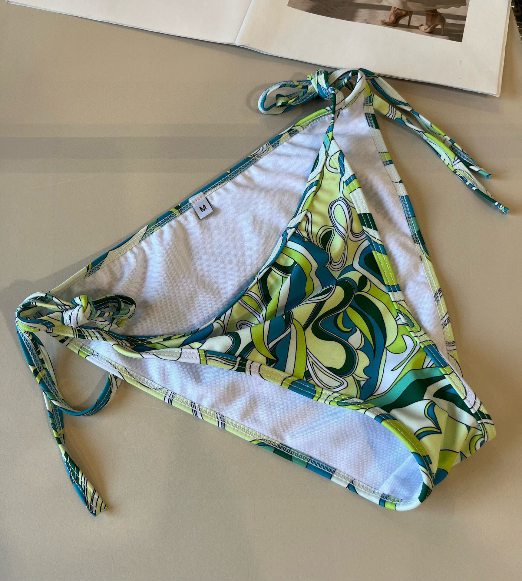 。

潮牌比基尼👙S M L