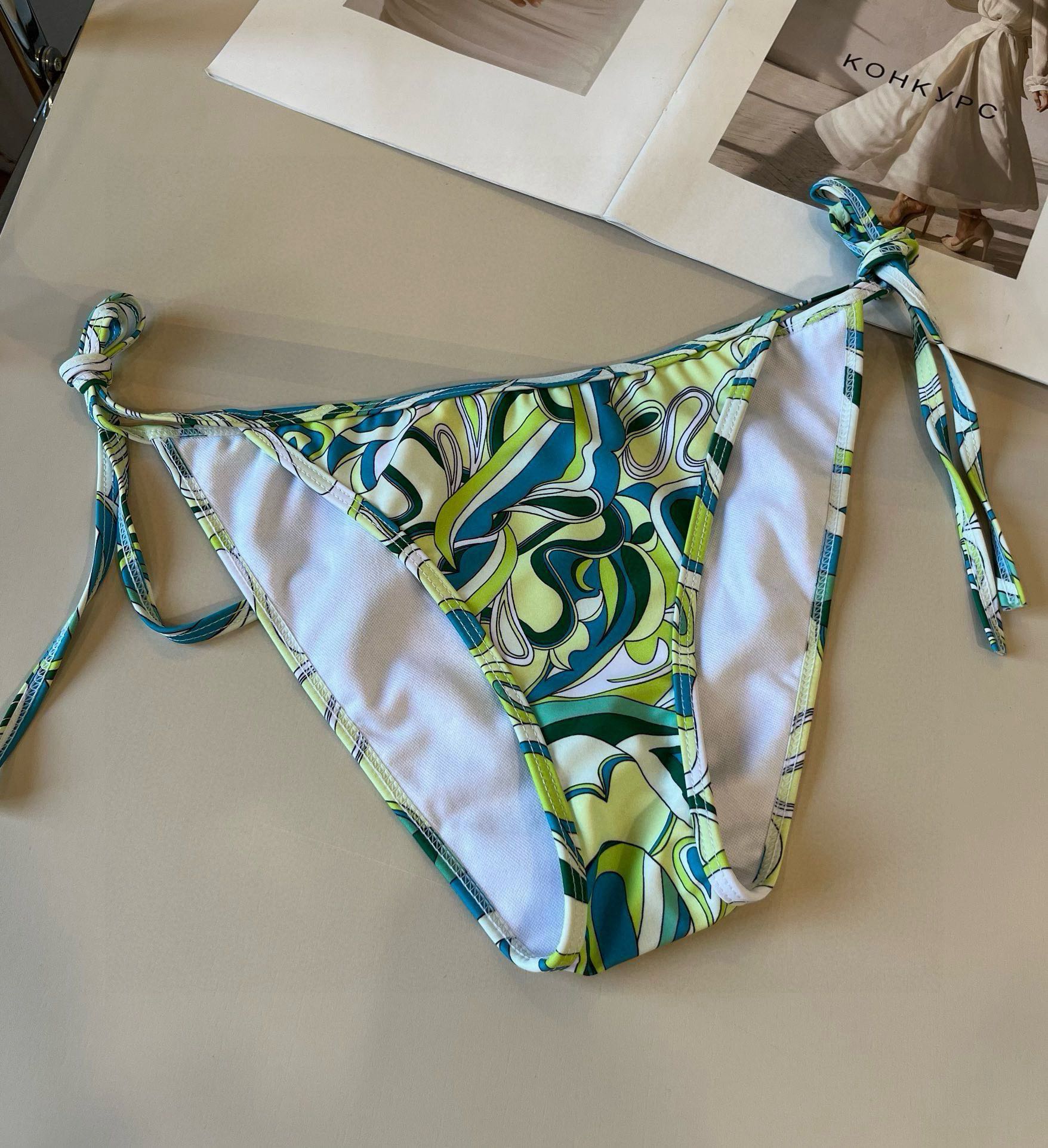 。

潮牌比基尼👙S M L