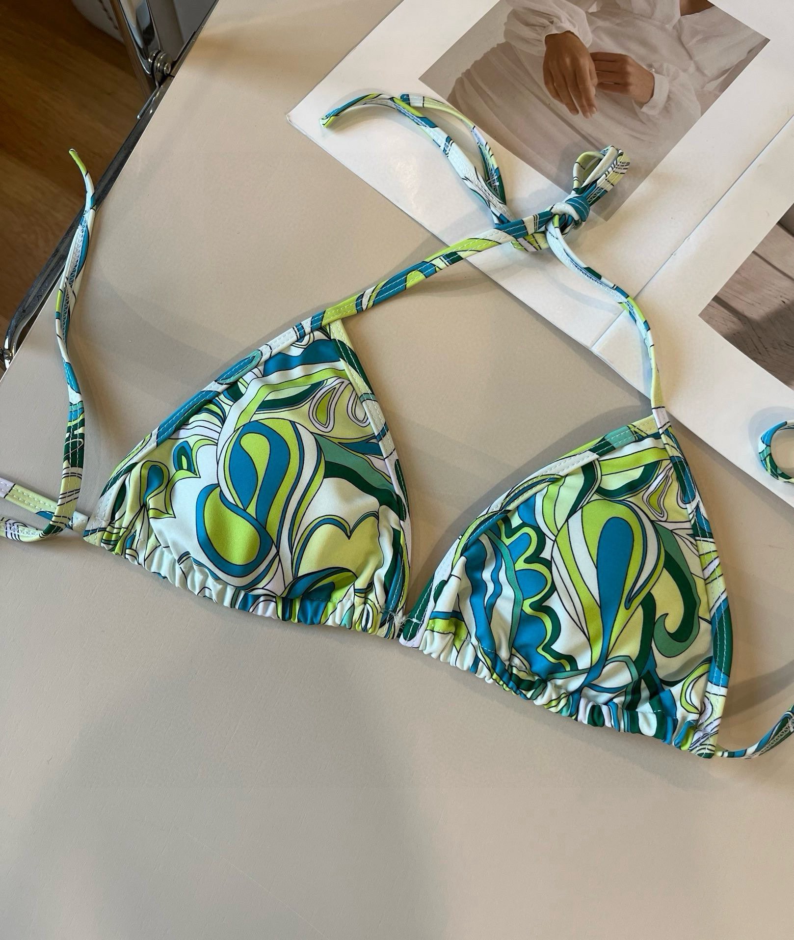 。

潮牌比基尼👙S M L