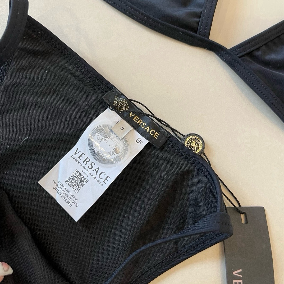 。
范思哲官方新款泳衣比基尼👙，高端定制，S M L XL