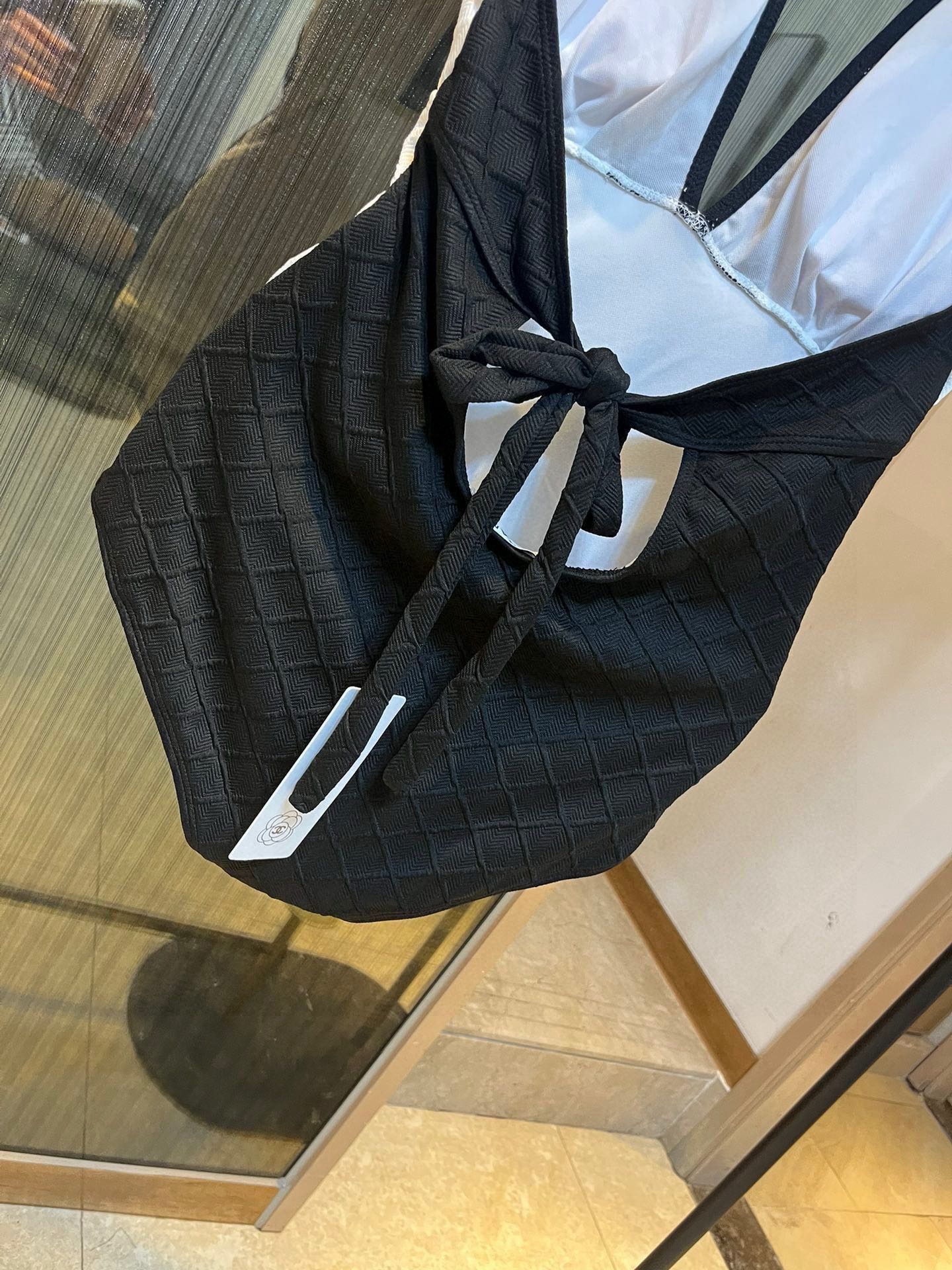。

Chanel香奈儿新款泳衣比基尼👙特显S型身材， 出游搭衣必备，S M L