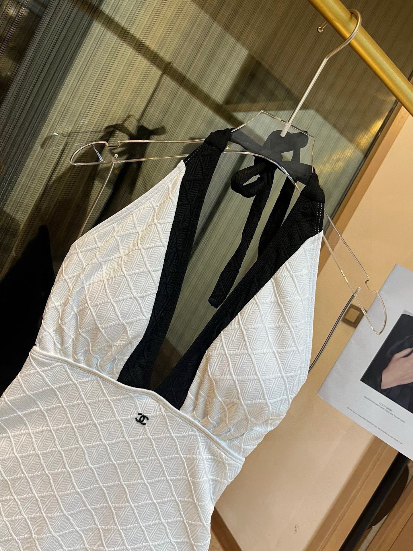 。

Chanel香奈儿新款泳衣比基尼👙特显S型身材， 出游搭衣必备，S M L