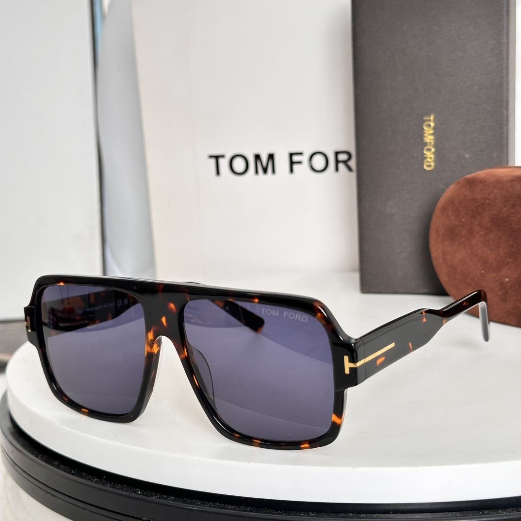  ‼️TOM FOR*编号：FT0933盾形框架，宽镜腿，品牌镜腿，金色五金件，品牌镜脚镜框形状：方形尺