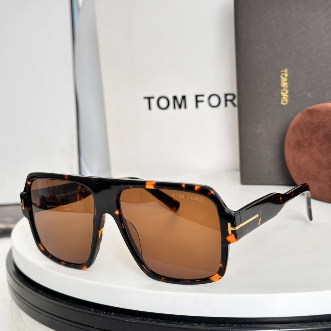  ‼️TOM FOR*编号：FT0933盾形框架，宽镜腿，品牌镜腿，金色五金件，品牌镜脚镜框形状：方形尺