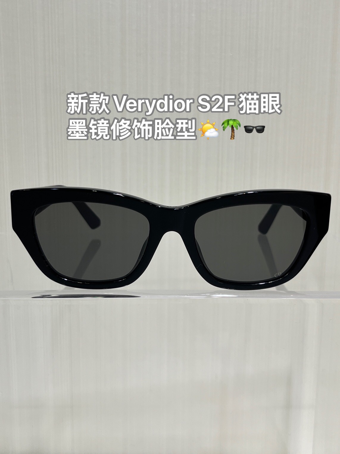 NO:634406,VeryDior S2F The highest version of the new Dior sunglasses on the Internet. Super light and comfortable to wear. A must-have for travel. The cat-eye frame modifies the face. The side has a high-looking classic rattan plaid CD decoration. The new model comes in, dior, Cartier high-end jewelry.19860909VeryDior S2F 全网最高版新款Dior墨镜 佩戴超级轻很舒适,防嗮旅游必备 猫眼镜框修饰脸型,侧面高颜值经典藤条格纹CD装饰新款来入,,dior,卡迪亚高端饰品,Jewelry