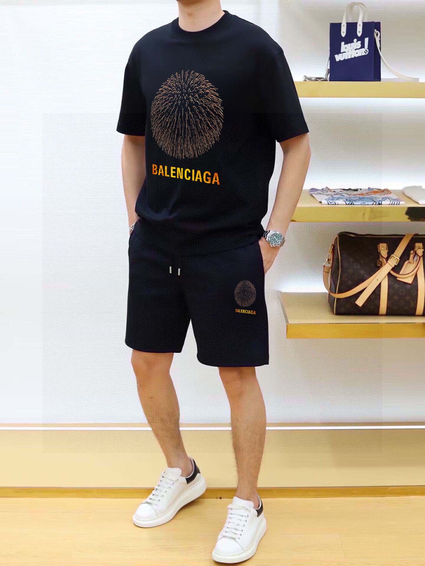 直批130💰 品牌【BALENCIAGA巴黎世家】 2025新款男士短袖短裤套装！官网同步销售！市面高端版本！手感细腻柔软！让你穿着更加舒适！立体裁剪版型超赞！尺码:M-5XL(下单请报身高体重)