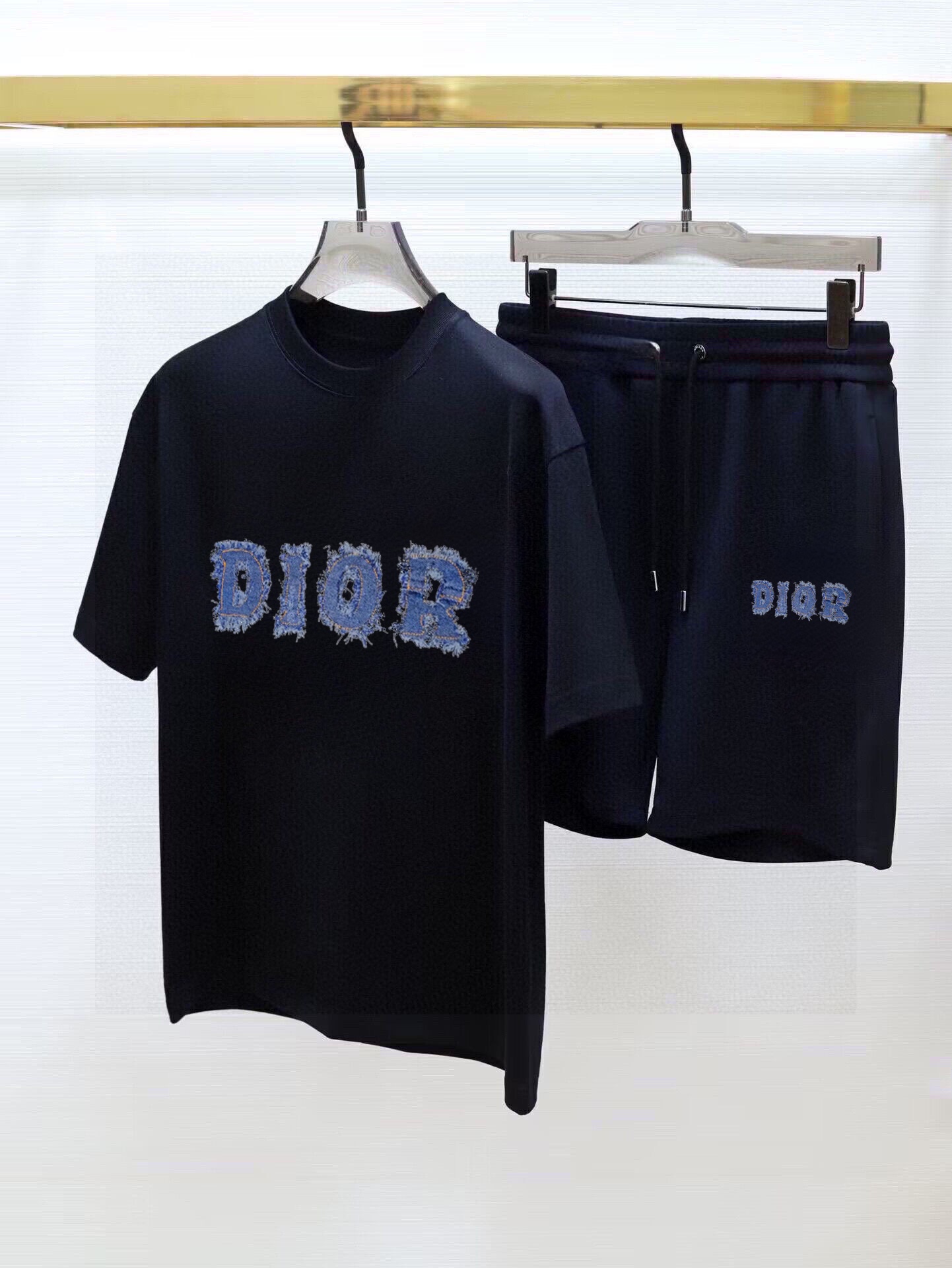 直批130💰 品牌【DIOR迪奥】 2025新款男士短袖短裤套装！官网同步销售！市面高端版本！手感细腻柔软！让你穿着更加舒适！立体裁剪版型超赞！尺码:M-5XL(下单请报身高体重)