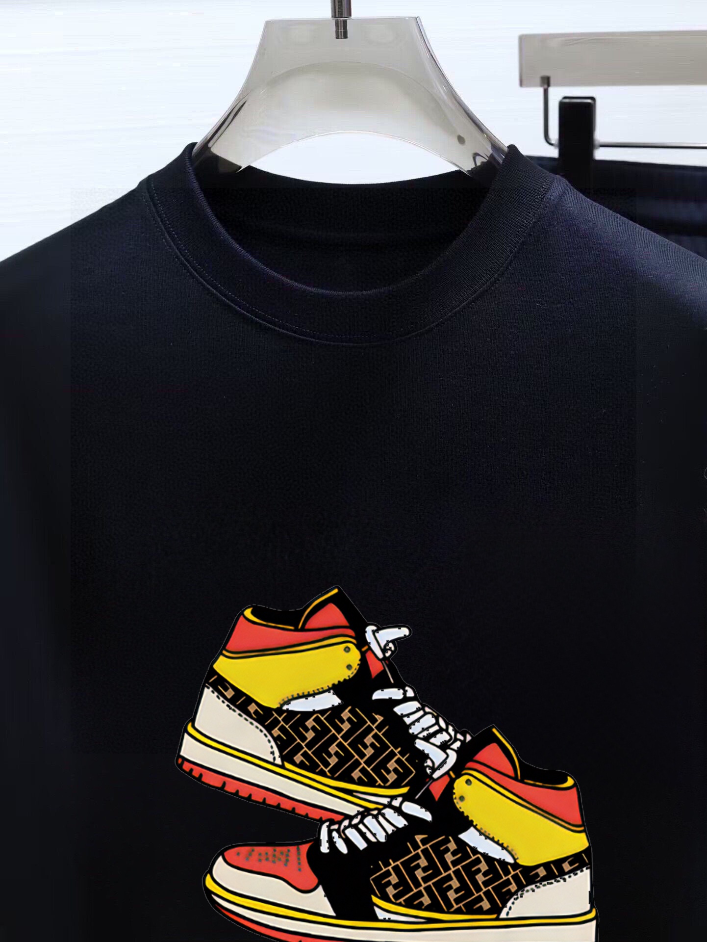 直批130💰 品牌【FENDI 芬迪】 2025新款男士短袖短裤套装！官网同步销售！市面高端版本！手感细腻柔软！让你穿着更加舒适！立体裁剪版型超赞！尺码:M-5XL(下单请报身高体重)