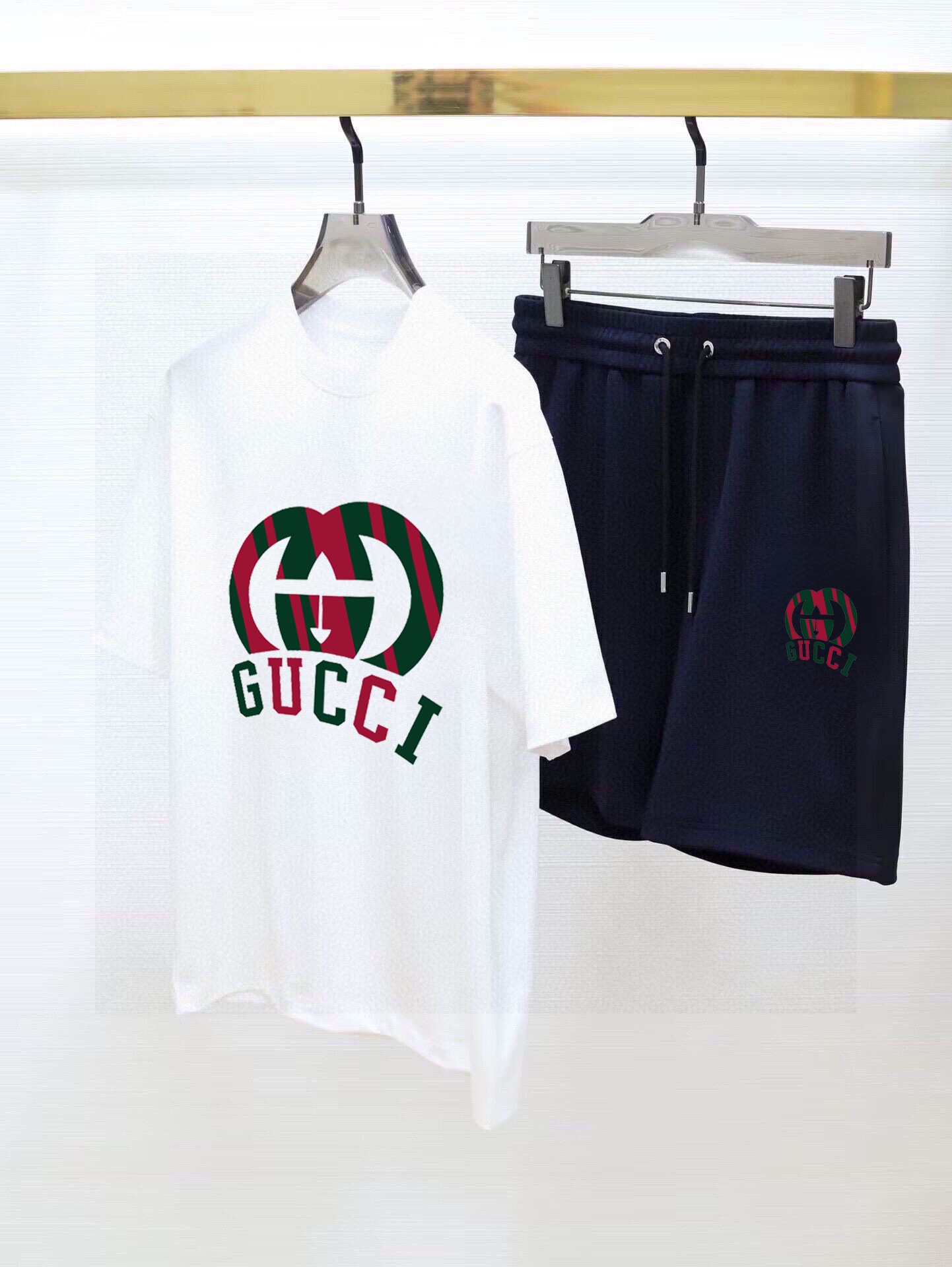 直批130💰 品牌【GUCCI古奇】 2025新款男士短袖短裤套装！官网同步销售！市面高端版本！手感细腻柔软！让你穿着更加舒适！立体裁剪版型超赞！尺码:M-5XL(下单请报身高体重)