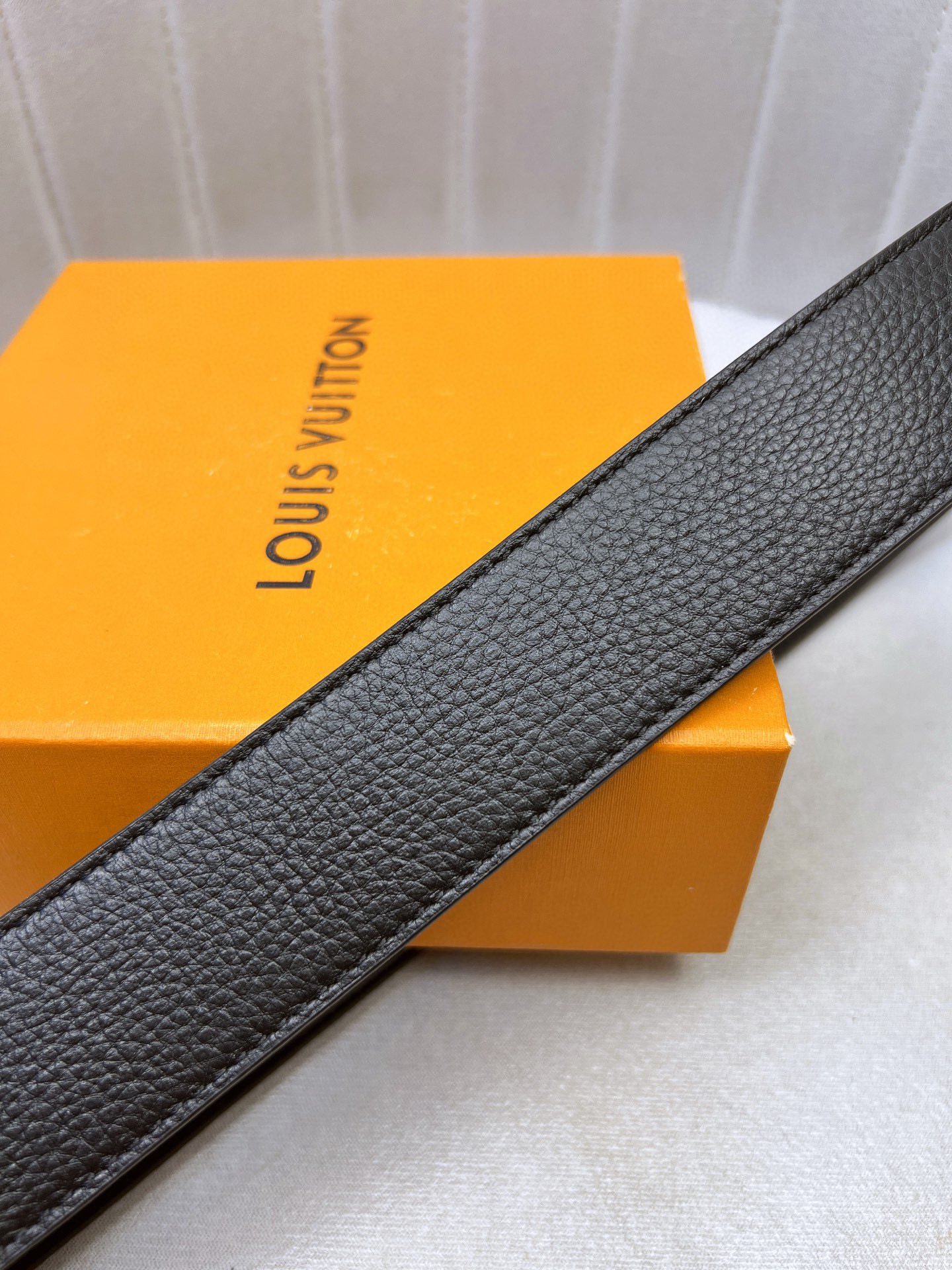 Original LV Belt with Gold Knitted Single-Headed Oxen-Skin Strips, Custom Leather Cabinet - 图片 8