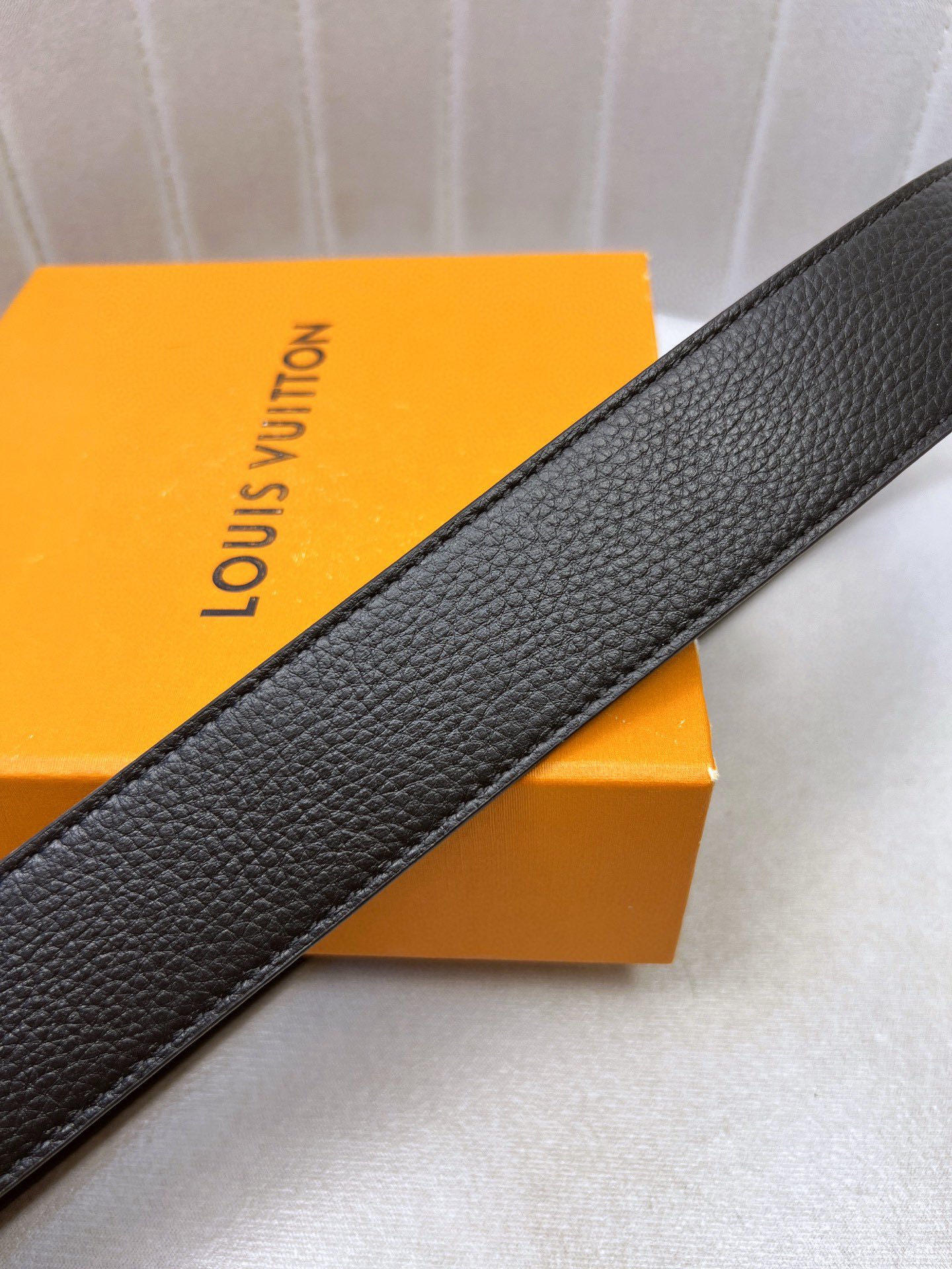 Luxury LV Belt: Original Oxen-Skin, Gold Knit, Custom Leather, 4.0″ Width Cabinet - 图片 8