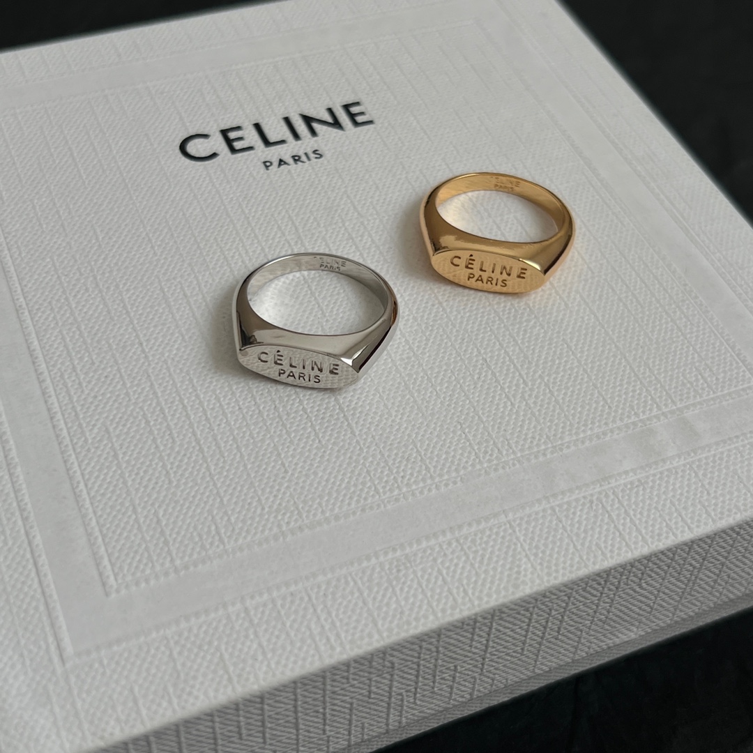  Celine赛琳  戒指 Celine一直是简约时尚界的标杆大胆的设计 百看不厌▪️搭配起来更Fash
