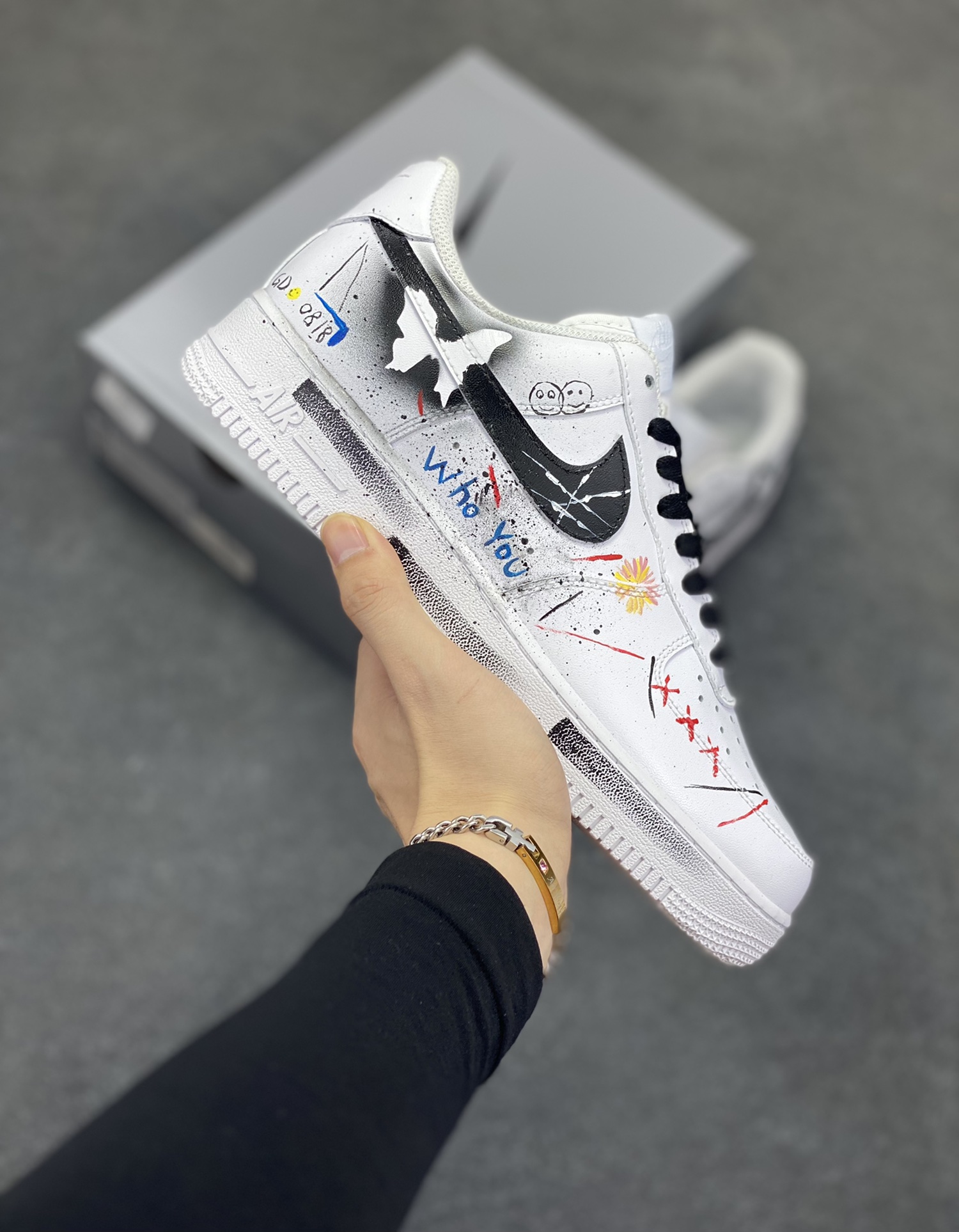 【定制球鞋】 Nike Air Force 1 07 喷漆态度 涂鸦 童趣 蝴蝶 街头 板鞋 男款 黑白折边针车 工艺难度大 原楦头原纸板 原装鞋盒 定制五金配件 内置全掌气垫 原厂鞋底 货号:CW2288-111 尺码:36 36.5 37.5 38 38.5 39 40 40.5 41 42 42.5 43 44 44.5 45-选品中心