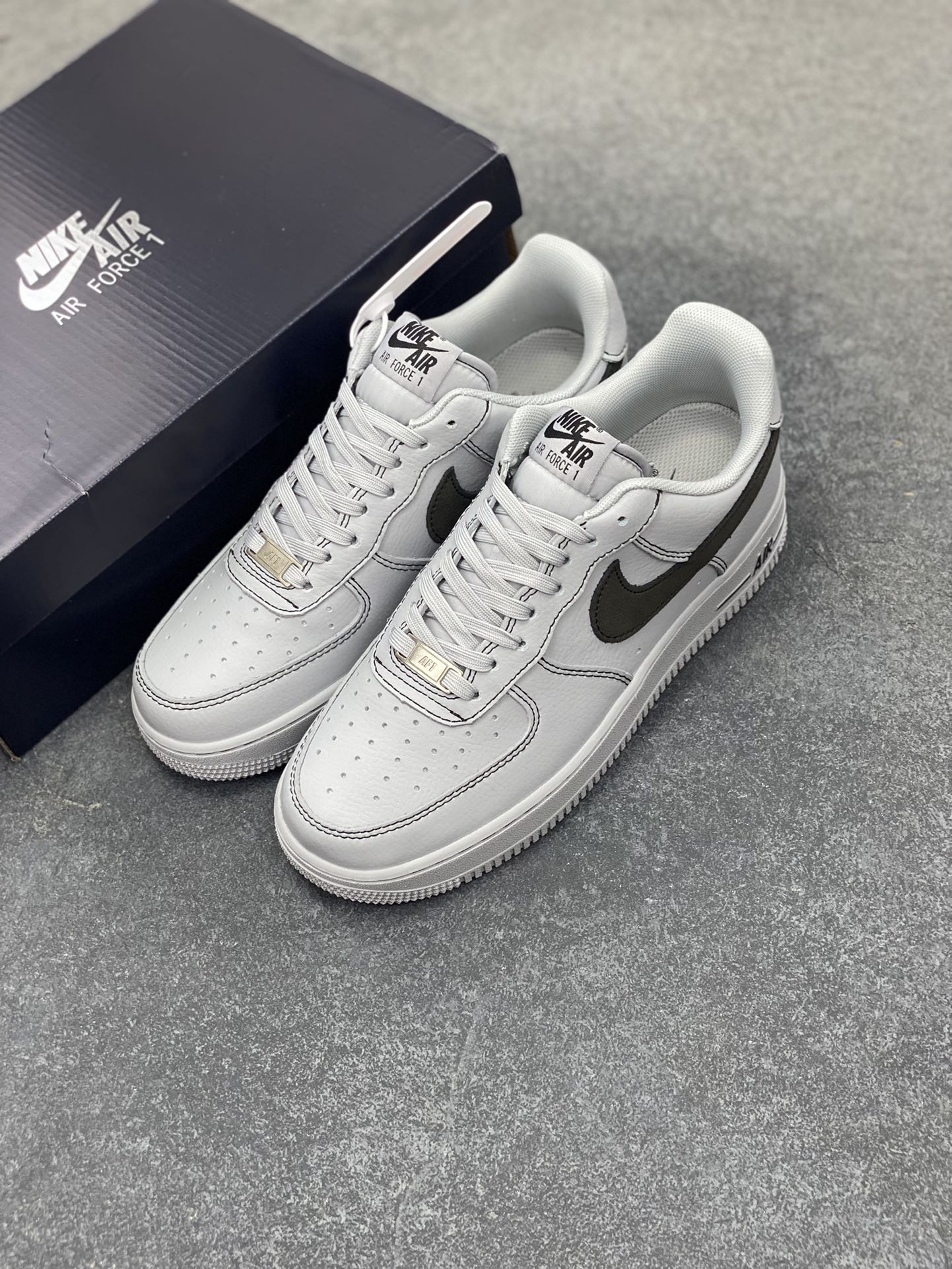 图片[8]-福利特价 Nike Air Force 1 Low 灰线 原楦头原纸板 打造纯正空军版型 专注外贸渠道 全掌内置蜂窝气垫 原盒配件 原厂中底钢印、拉帮完美 货号：HQ2037-004 尺码：36 36.5 37.5 38 38.5 39 40 40.5 41 42 42.5 43 44 44.5 45-选品中心