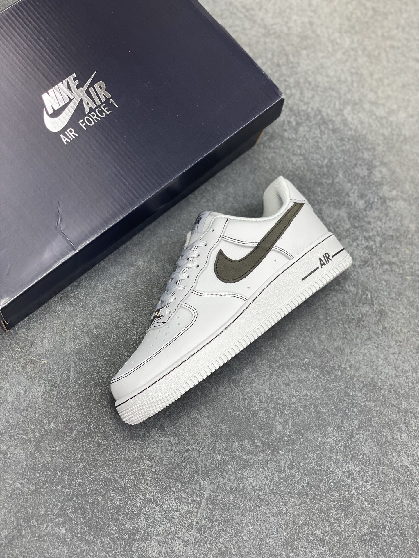 图片[7]-福利特价 Nike Air Force 1 Low 灰线 原楦头原纸板 打造纯正空军版型 专注外贸渠道 全掌内置蜂窝气垫 原盒配件 原厂中底钢印、拉帮完美 货号：HQ2037-004 尺码：36 36.5 37.5 38 38.5 39 40 40.5 41 42 42.5 43 44 44.5 45-选品中心