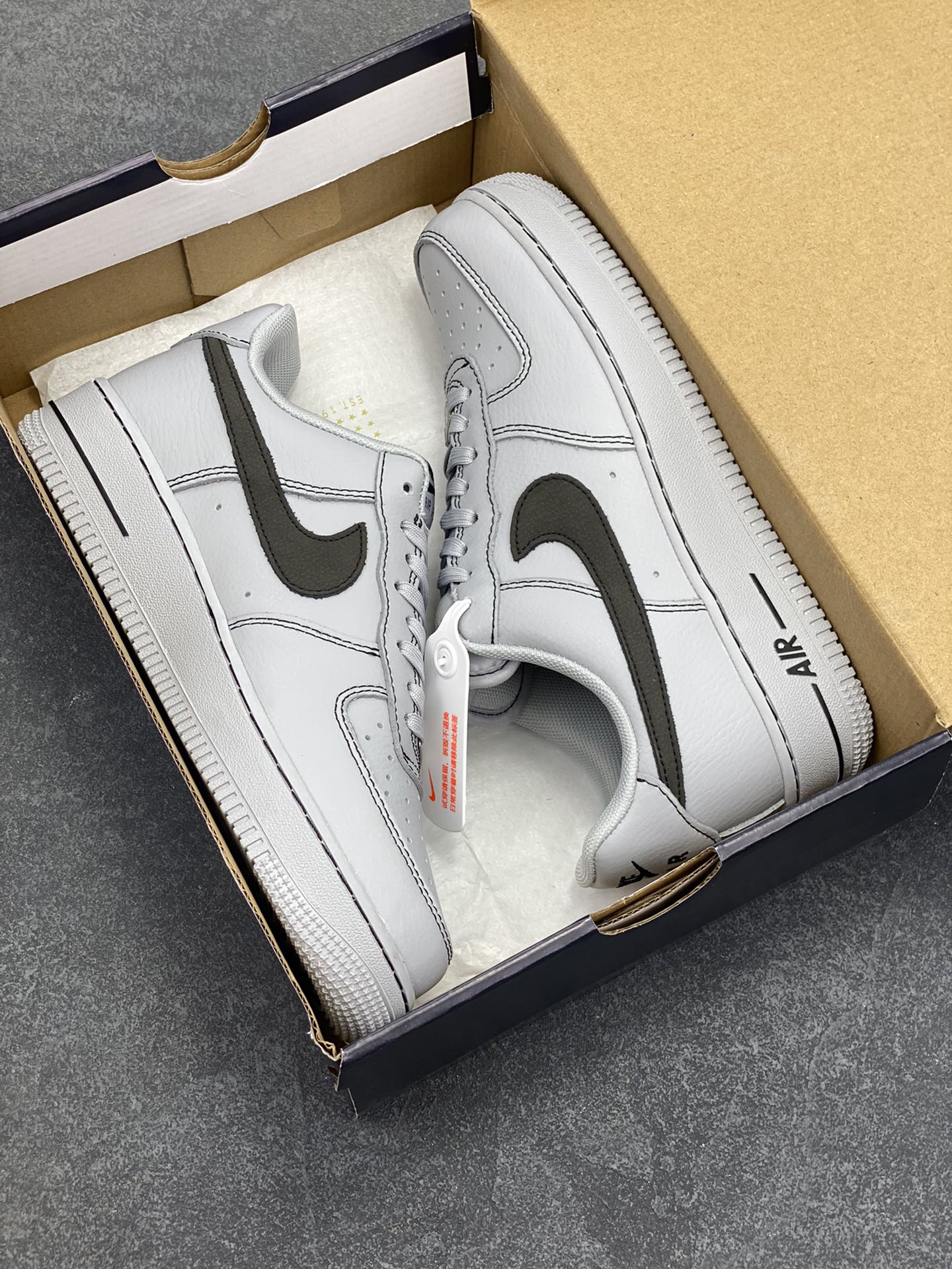 图片[9]-福利特价 Nike Air Force 1 Low 灰线 原楦头原纸板 打造纯正空军版型 专注外贸渠道 全掌内置蜂窝气垫 原盒配件 原厂中底钢印、拉帮完美 货号：HQ2037-004 尺码：36 36.5 37.5 38 38.5 39 40 40.5 41 42 42.5 43 44 44.5 45-选品中心