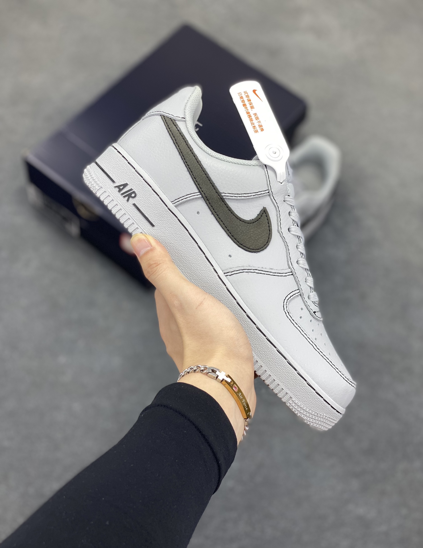 福利特价 Nike Air Force 1 Low 灰线 原楦头原纸板 打造纯正空军版型 专注外贸渠道 全掌内置蜂窝气垫 原盒配件 原厂中底钢印、拉帮完美 货号:HQ2037-004 尺码:36 36.5 37.5 38 38.5 39 40 40.5 41 42 42.5 43 44 44.5 45-选品中心