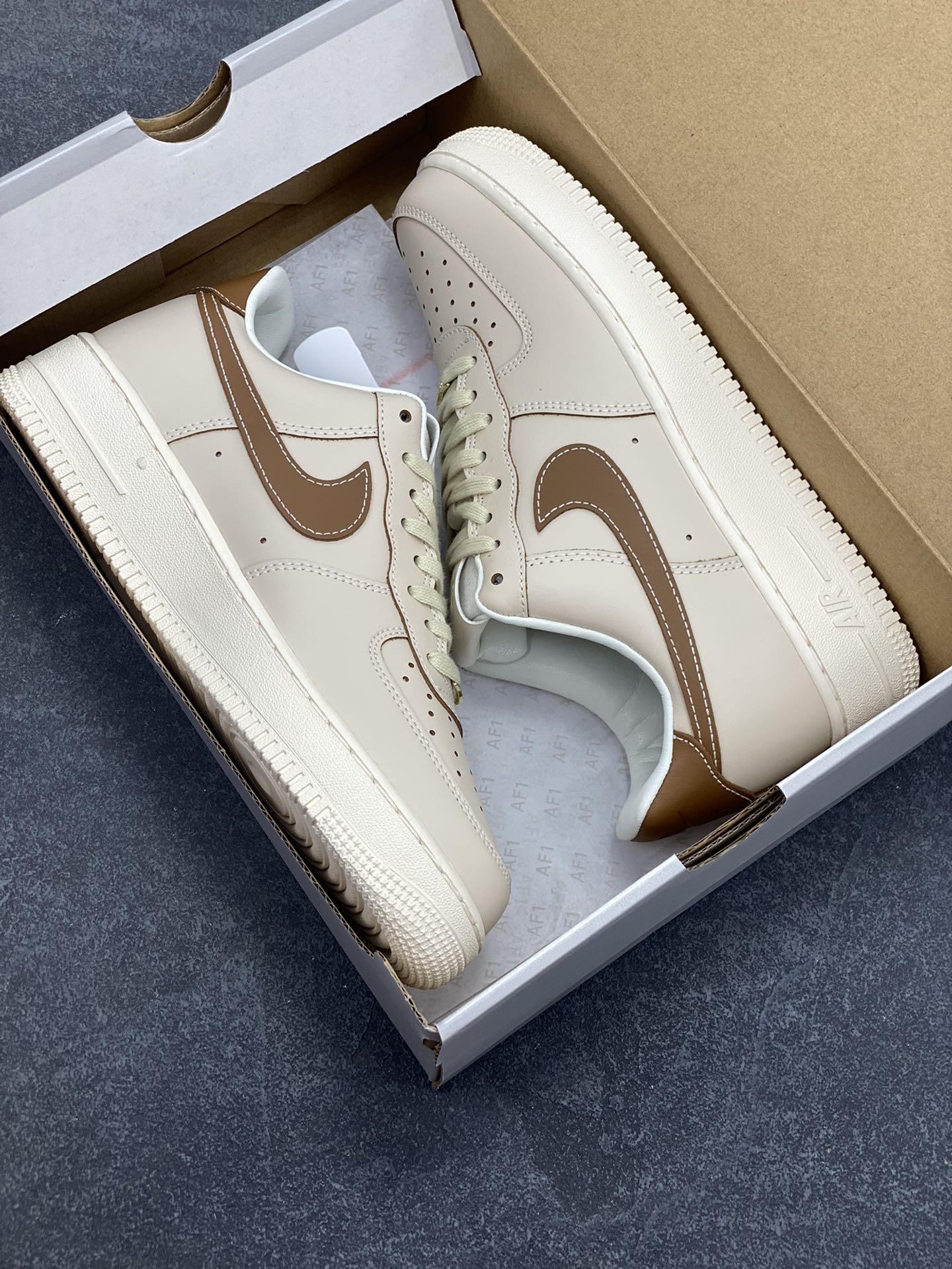 图片[9]-Nike Air Force 1 Low 米棕 原楦头原纸板 打造纯正空军版型 专注外贸渠道 全掌内置蜂窝气垫 原盒配件 原厂中底钢印、拉帮完美 货号：IB8865-221 尺码：36 36.5 37.5 38 38.5 39 40 40.5 41 42 42.5 43 44 44.5 45-选品中心