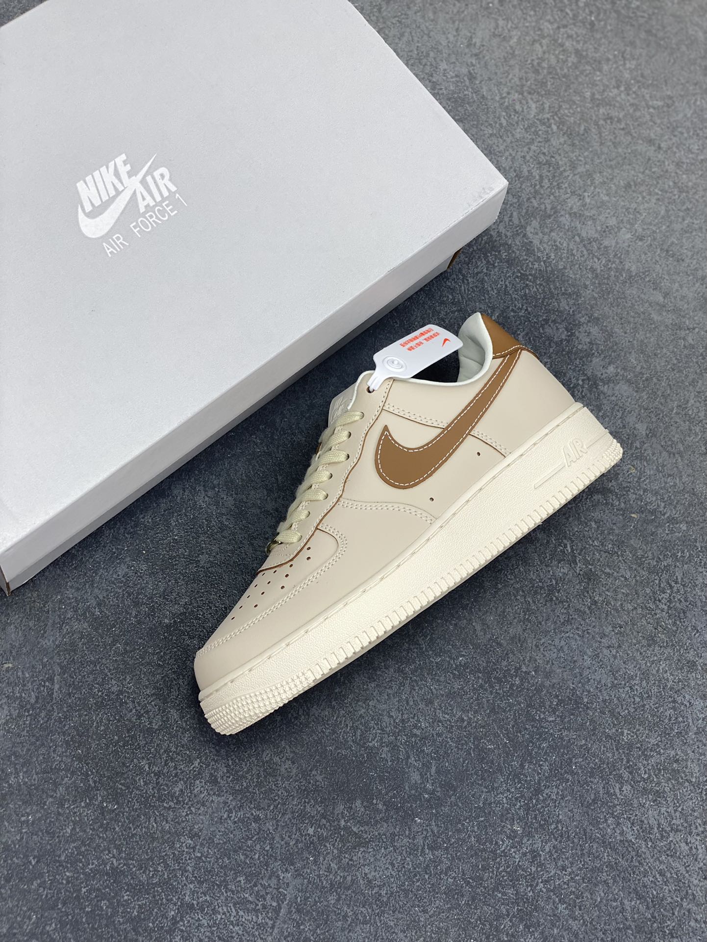 图片[7]-Nike Air Force 1 Low 米棕 原楦头原纸板 打造纯正空军版型 专注外贸渠道 全掌内置蜂窝气垫 原盒配件 原厂中底钢印、拉帮完美 货号：IB8865-221 尺码：36 36.5 37.5 38 38.5 39 40 40.5 41 42 42.5 43 44 44.5 45-选品中心