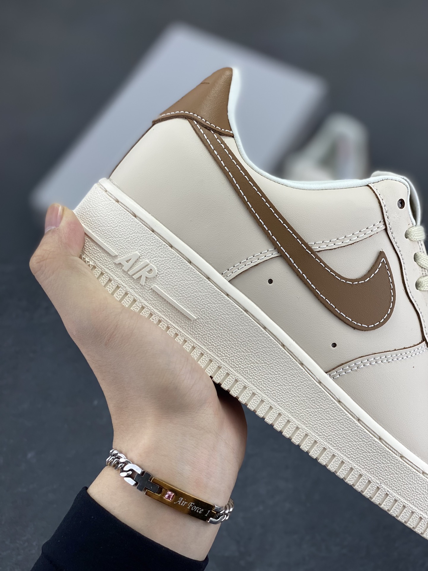 图片[6]-Nike Air Force 1 Low 米棕 原楦头原纸板 打造纯正空军版型 专注外贸渠道 全掌内置蜂窝气垫 原盒配件 原厂中底钢印、拉帮完美 货号：IB8865-221 尺码：36 36.5 37.5 38 38.5 39 40 40.5 41 42 42.5 43 44 44.5 45-选品中心