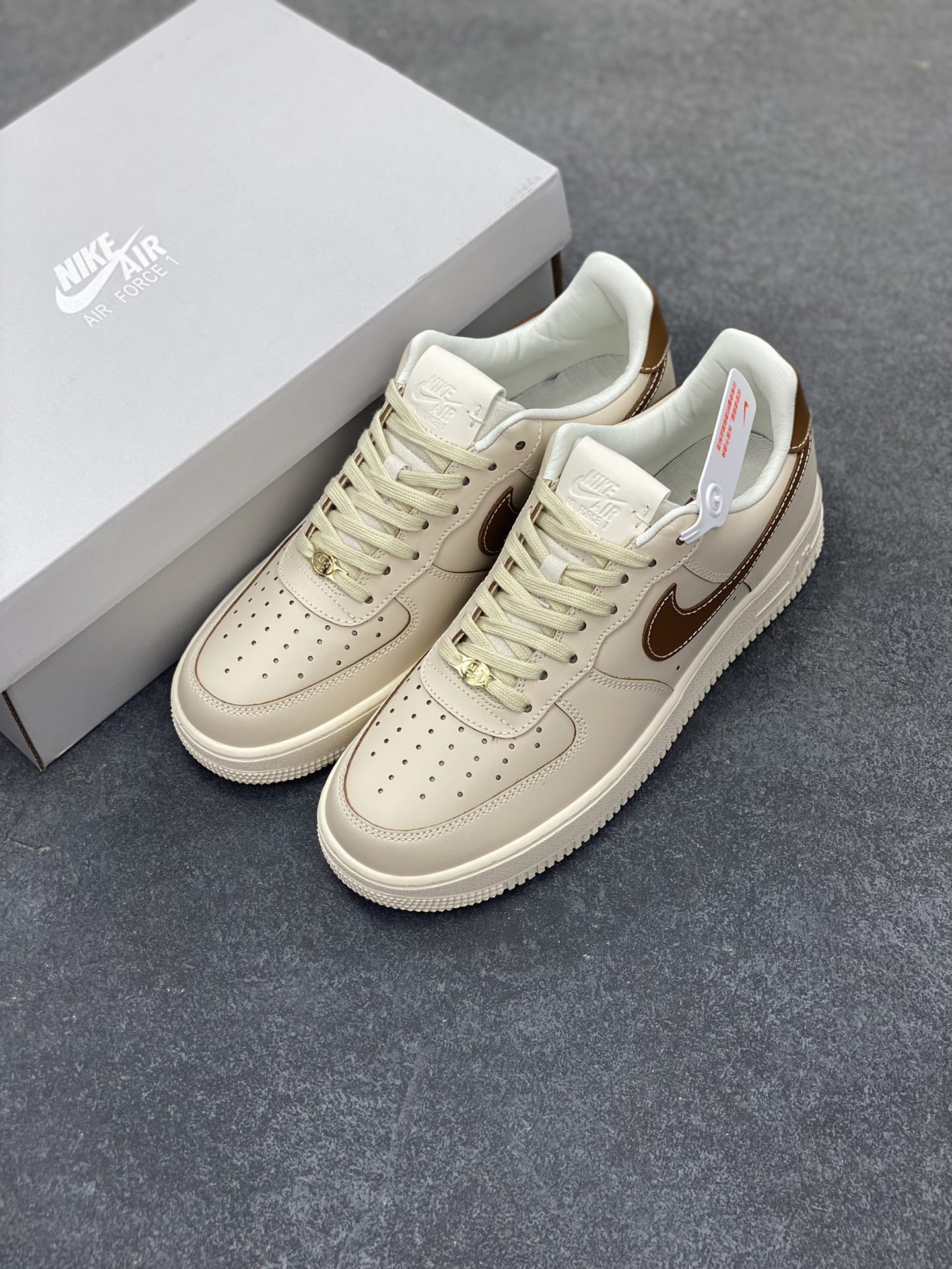 图片[8]-Nike Air Force 1 Low 米棕 原楦头原纸板 打造纯正空军版型 专注外贸渠道 全掌内置蜂窝气垫 原盒配件 原厂中底钢印、拉帮完美 货号：IB8865-221 尺码：36 36.5 37.5 38 38.5 39 40 40.5 41 42 42.5 43 44 44.5 45-选品中心