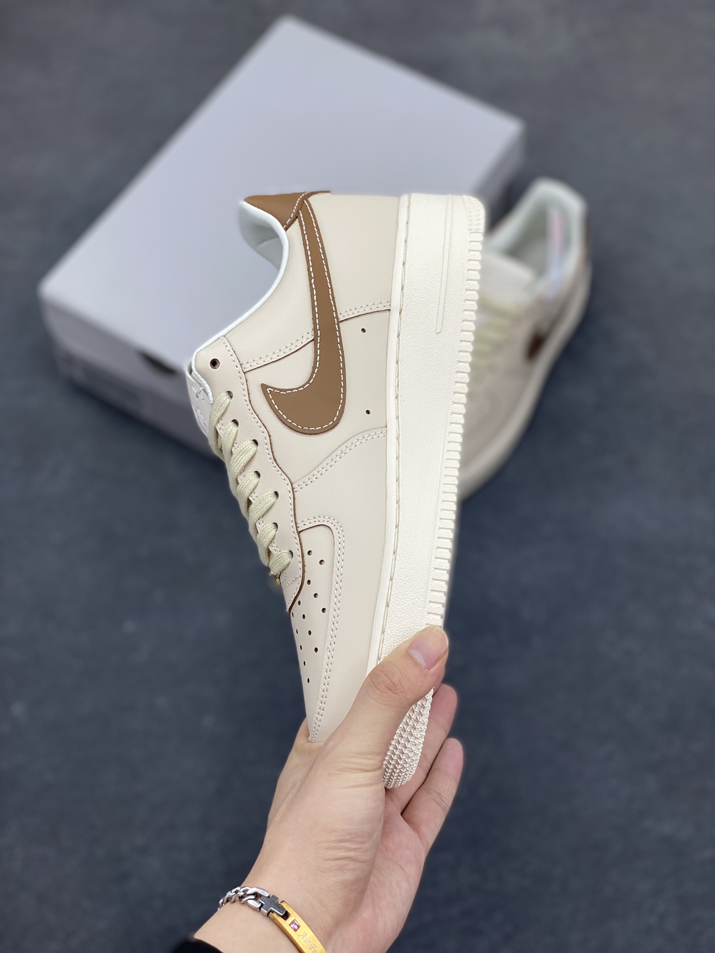图片[3]-Nike Air Force 1 Low 米棕 原楦头原纸板 打造纯正空军版型 专注外贸渠道 全掌内置蜂窝气垫 原盒配件 原厂中底钢印、拉帮完美 货号：IB8865-221 尺码：36 36.5 37.5 38 38.5 39 40 40.5 41 42 42.5 43 44 44.5 45-选品中心