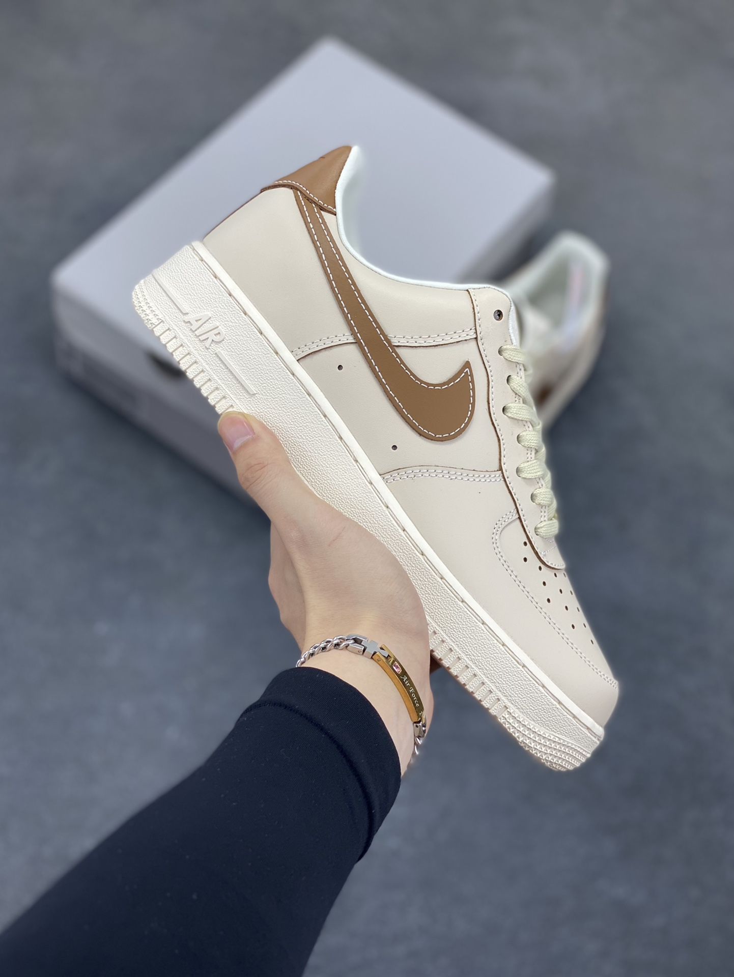 Nike Air Force 1 Low 米棕 原楦头原纸板 打造纯正空军版型 专注外贸渠道 全掌内置蜂窝气垫 原盒配件 原厂中底钢印、拉帮完美 货号：IB8865-221 尺码：36 36.5 37.5 38 38.5 39 40 40.5 41 42 42.5 43 44 44.5 45-选品中心