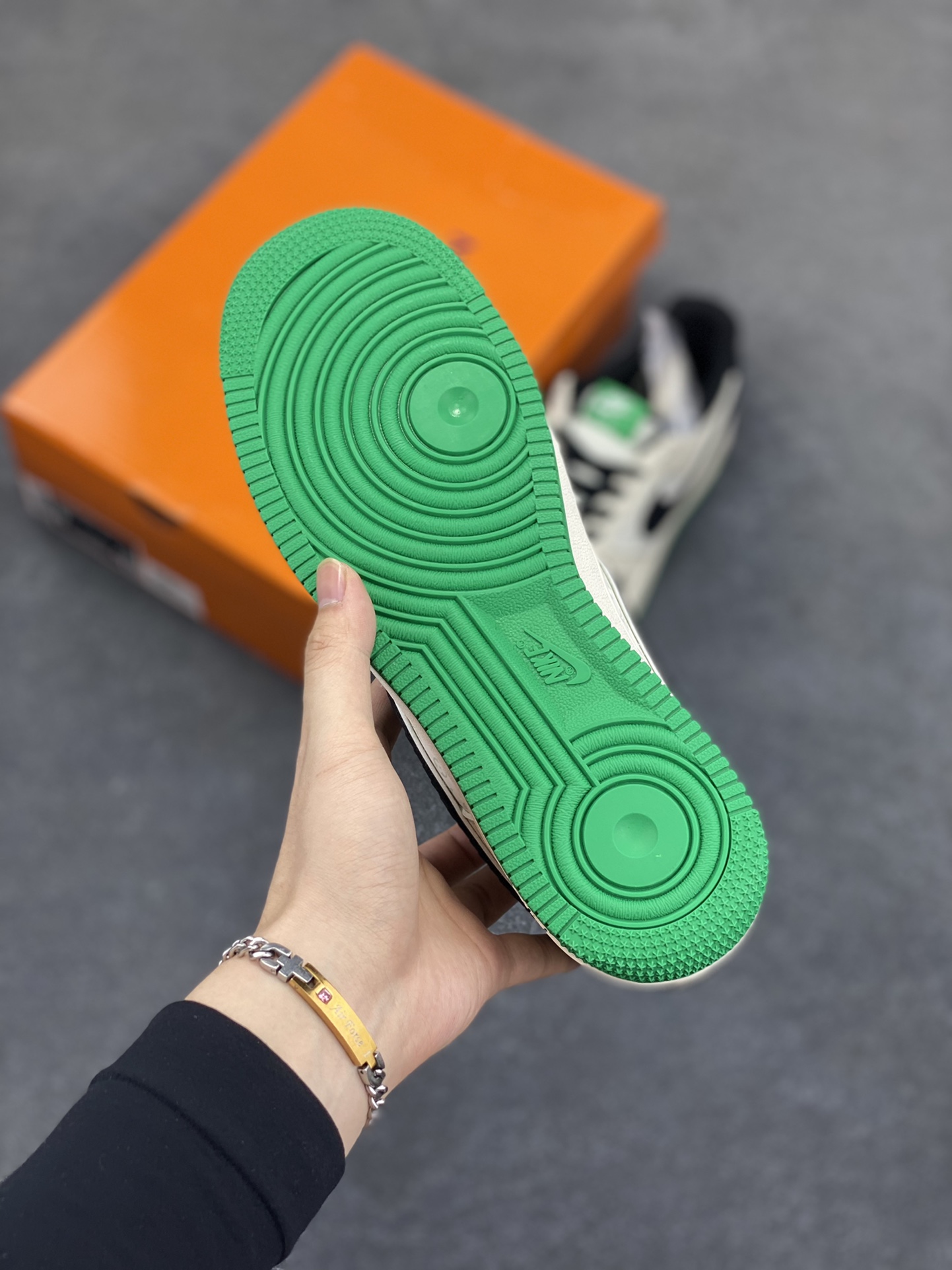 图片[5]-Nike Air Force 1 \’07 Low “LV联名——米黑鳞纹绿底”空军一号 低帮 运动鞋 休闲鞋 折边针车 工艺难度大 原楦头原纸板 原装鞋盒 定制五金配件 内置全掌气垫 原厂鞋底 货号：QW5836-008 尺码：36 36.5 37.5 38 38.5 39 40 40.5 41 42 42.5 43 44 44.5 45-选品中心