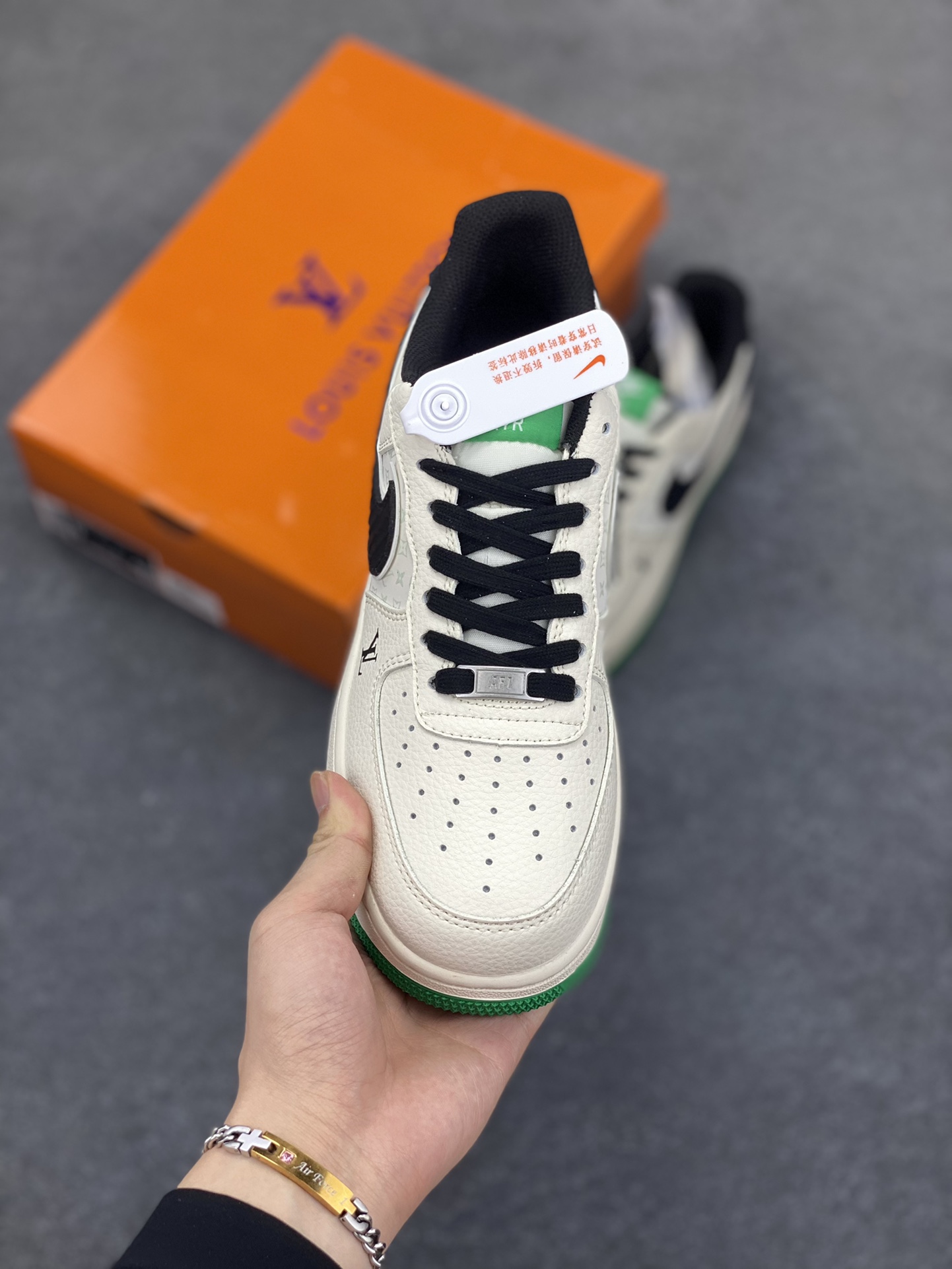 图片[2]-Nike Air Force 1 \’07 Low “LV联名——米黑鳞纹绿底”空军一号 低帮 运动鞋 休闲鞋 折边针车 工艺难度大 原楦头原纸板 原装鞋盒 定制五金配件 内置全掌气垫 原厂鞋底 货号：QW5836-008 尺码：36 36.5 37.5 38 38.5 39 40 40.5 41 42 42.5 43 44 44.5 45-选品中心
