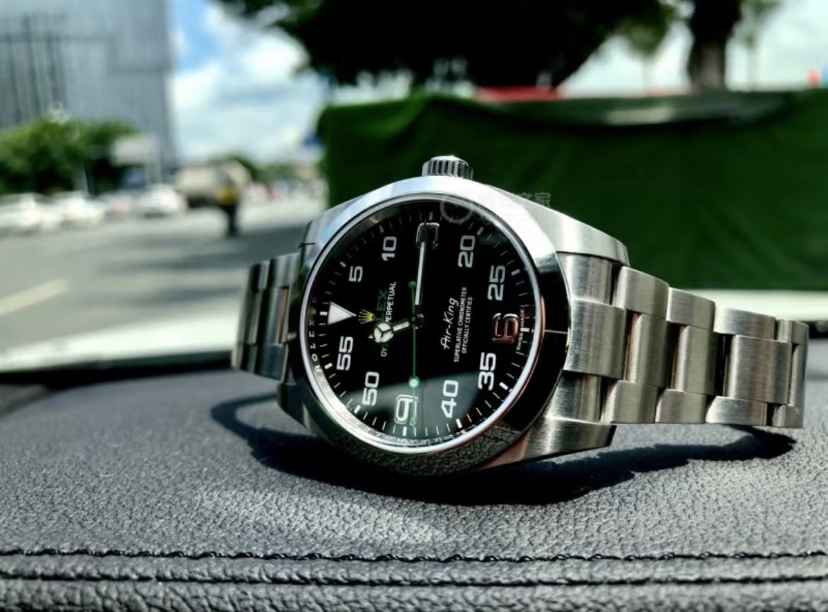 NO:338867,, new products clean factory/c factory Rolex ROLEX MK1 Air Bad Series 116, three-code in one with NFC sensing card This Air Bad, watch code 34Y6Y958, watch buckle code, R3L. Model 116 size 39mm, equipped with 3132 integrated movement movement movement / (non-small factory low version, movement has calendar gears, and has empty space) Picture sticker error Although this model is not a new model, it was made in different factories before, but none of them are particularly good, and some details can be said to be completely wrong. Out of personal feelings, this 39mm was specially made  The Sky Overlord. C factory is a fine product. Although this model is an aperture plate, the production process is not simple, especially the digital scale on the dial, the shape must be regular, the overall polishing is moderate, and the difficulty of filling in luminous. Including Rolex's unique Mercedes-Benz diving pointer, it can be said to be an advanced version of the Sky Overlord. However, it is not as ostentatious as a water ghost. It is low-key and restrained. It is a watch with very good playability. Watch code, 34Y6Y958, watch buckle code, R3L, three-code custom-made American version, with NFC, and the simulation is self-evident. Then, the authenticity will be released for players to appreciate. The exquisite recommendation of men's mechanical watch, rolex19860909, 新品 clean厂/c厂 劳力士 ROLEX MK1 空中霸王型系列一116,三码合一附带NFC感应卡 本次空中霸王,腕表编码34Y6Y958,腕表表扣编码, R3L.型号一116尺寸39mm 搭载3132一体机机芯机芯/,（非小厂低版本,机芯有日历档位,有空档）图片贴纸错误 虽然这款并不是新款,在这之前也有不同工厂制作,但是都没有特别好的,甚至有部分细节可以说完全不对版.出于个人情怀,所以特别制作了这枚39mm 空中霸王.C厂出品,必属精品,这款虽然是光圈板带,但是制作工艺也并不简单,特别是表盘上的数字刻度,形状要规整,整体打磨适中,以及填充夜光的难度.包括劳力士独有的奔驰潜水指针.可以说是空中霸王的进阶版.但是又没有水鬼的张扬.低调且内敛.是可玩性非常不错的一枚腕表.腕表编码,34Y6Y958,腕表表扣编码,R3L,三码合一定制美版,附带NFC,仿真度不言而喻.随后也会放出真假对比供玩家鉴赏.精致推荐男士机械腕表,,rolex,Watch