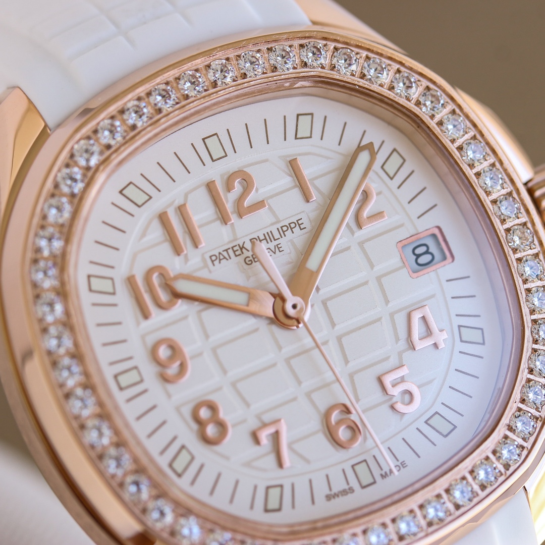 Luxurious 38mm Aquanaut Luce Watch with Diamond Accents and Modern Design - 图片 5