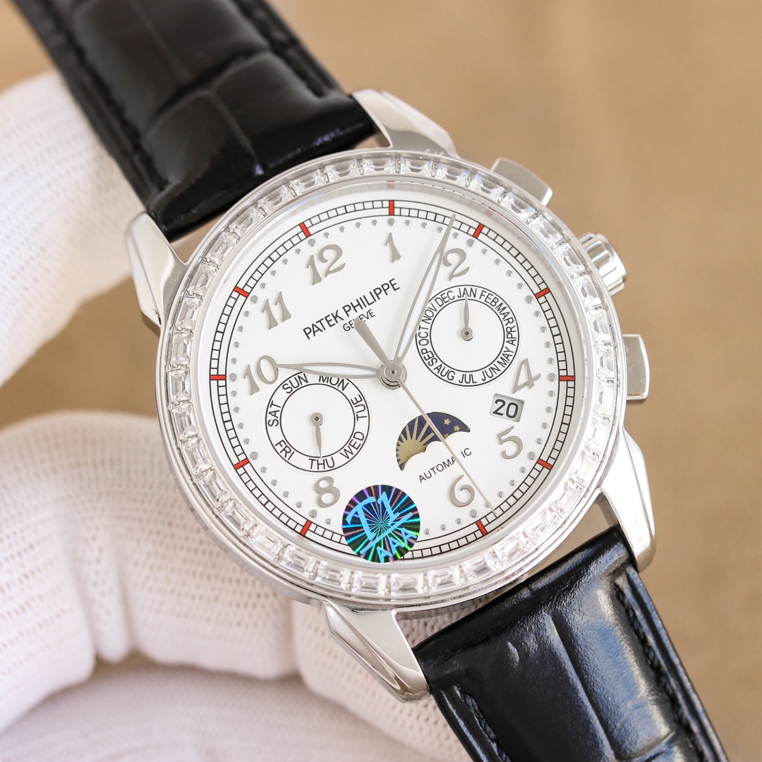 NO:338904,White Shell, Gold Shell Diamond 50 TW Patek Philippe Complex Multifunction Series 5205G-013 has made its debut. The first Nautilus complex watch launched so far creates a casual sports watch with super complex technology. 1 Small body panels have the following functions: 12 o'clock calendar function 10 o'clock week function 2 o'clock week function 6 o'clock 24 hours. All functions can be used normally. 2 movement uses a replica Cal. Automatic winding movement, which perfectly interprets the functions while realizing the appearance. 3 The independent watchmaker of the modification master participates in the customization of the modified dial color, giving the unique watch an interesting soul!  Craftsmanship masterpieces welcome to taste it!  ,,patek philippe19860909白壳 金壳 钻50 TW 百达翡丽复杂多功能系列5205G-013重磅登场,迄今推出的首款Nautilus复杂腕表,以超复杂的工艺技术打造休闲运动腕表. 1小身板大能量尽揽以下功能∶12点位日历功能 10点位星期功能 2点位星期功能 6点位24小时.所有功能都可正常使用. 2机芯采用复刻版Cal.自动上链机芯,在实现外观的逼真前提下,功能一并完美诠释. 3改装大师独立制表人,倾情参与定制改装表盘颜色,给予独一无二的腕表增添有趣的灵魂！ 匠心力作 欢迎各位表友品鉴！,,patek philippe,Watch