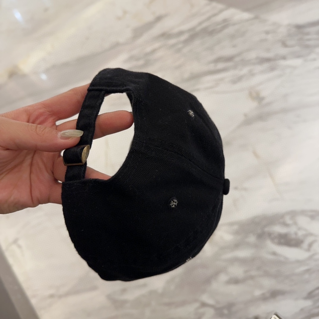 


Chrome Hearts 克罗心💓早春韩版时尚复古做旧破洞帽子磨损设计百搭棒球帽鸭舌帽