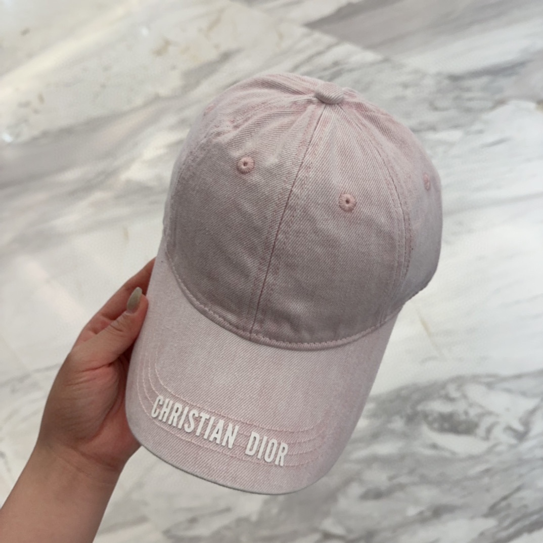 

Dior 迪奥 新款原单棒球帽， 精致純也格调很有感觉，很酷很时尚，质量超赞