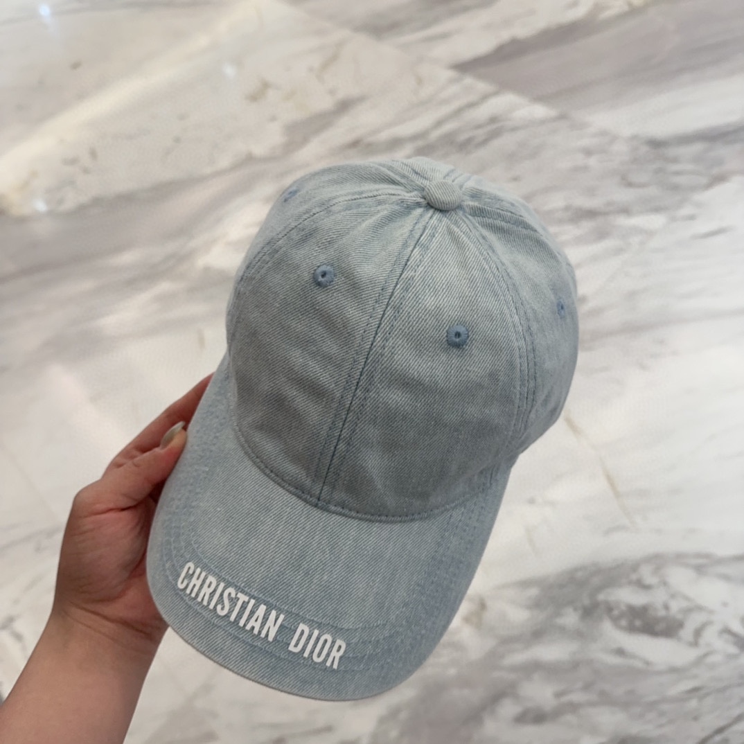 

Dior 迪奥 新款原单棒球帽， 精致純也格调很有感觉，很酷很时尚，质量超赞