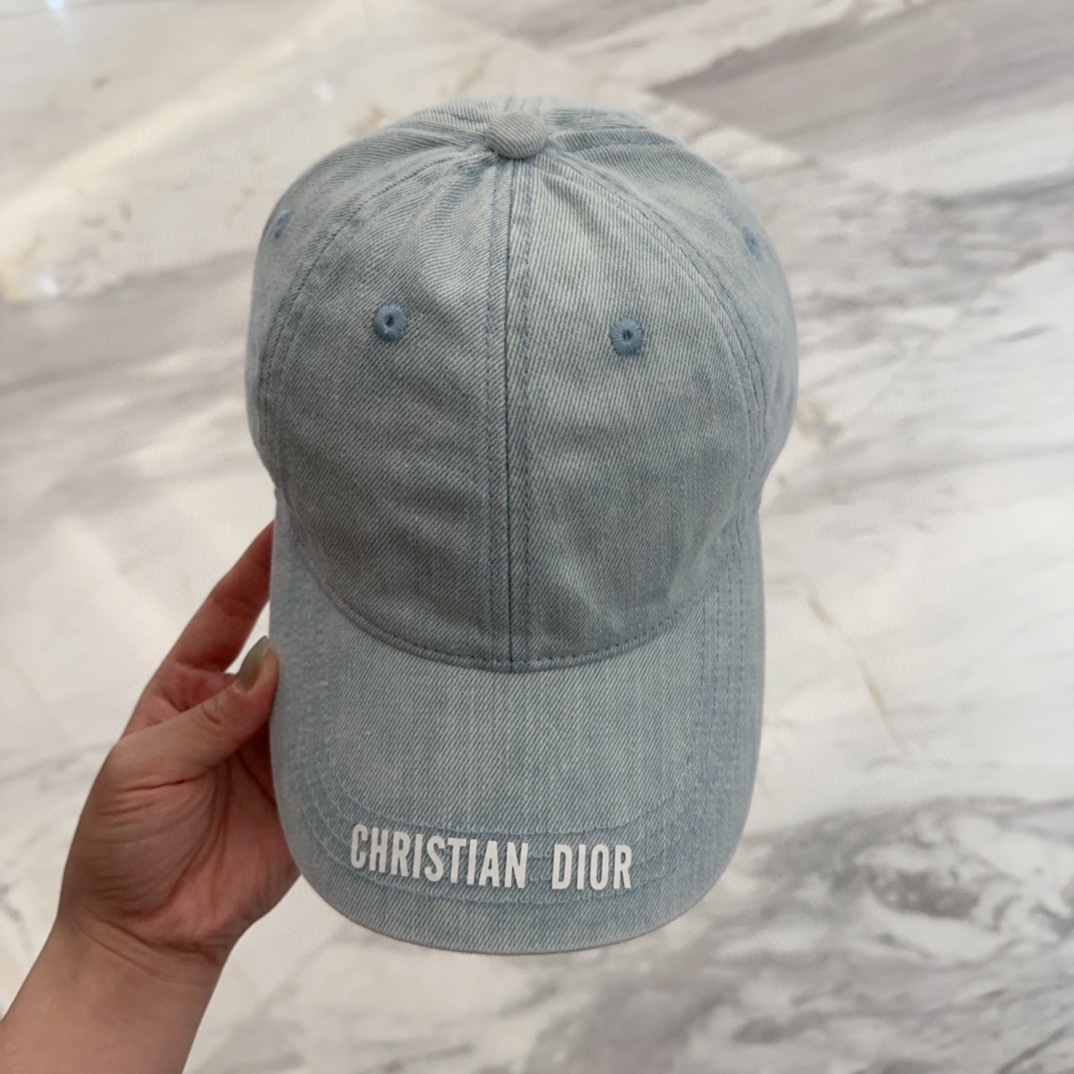 

Dior 迪奥 新款原单棒球帽， 精致純也格调很有感觉，很酷很时尚，质量超赞