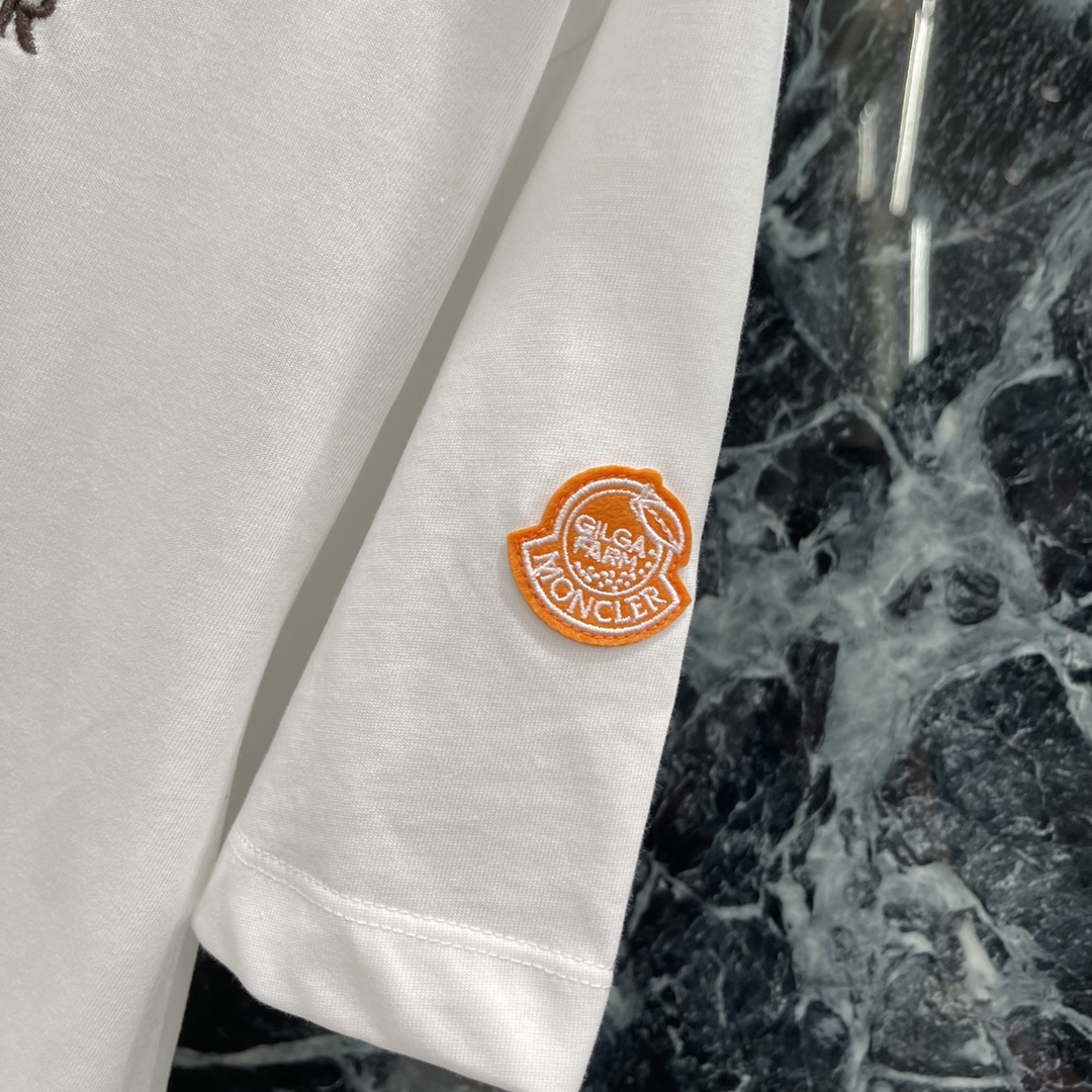 Stylish Embroidered Women’s Suit with Round Collar T-shirt and Badge Detail - 图片 7