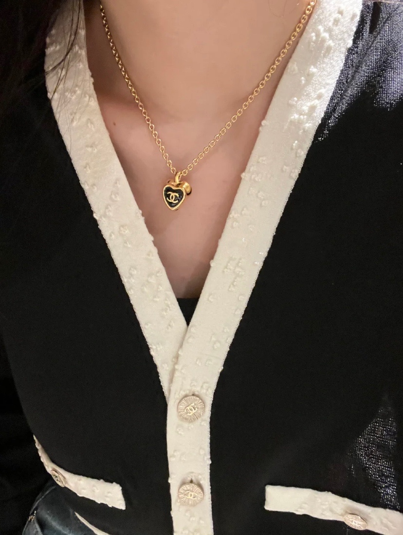 【今日新款】编码N1092   
🛍香奈儿项链热销款🔥爆上新🆕🆕🆕
😎CHAN  25  复古爱心项链
