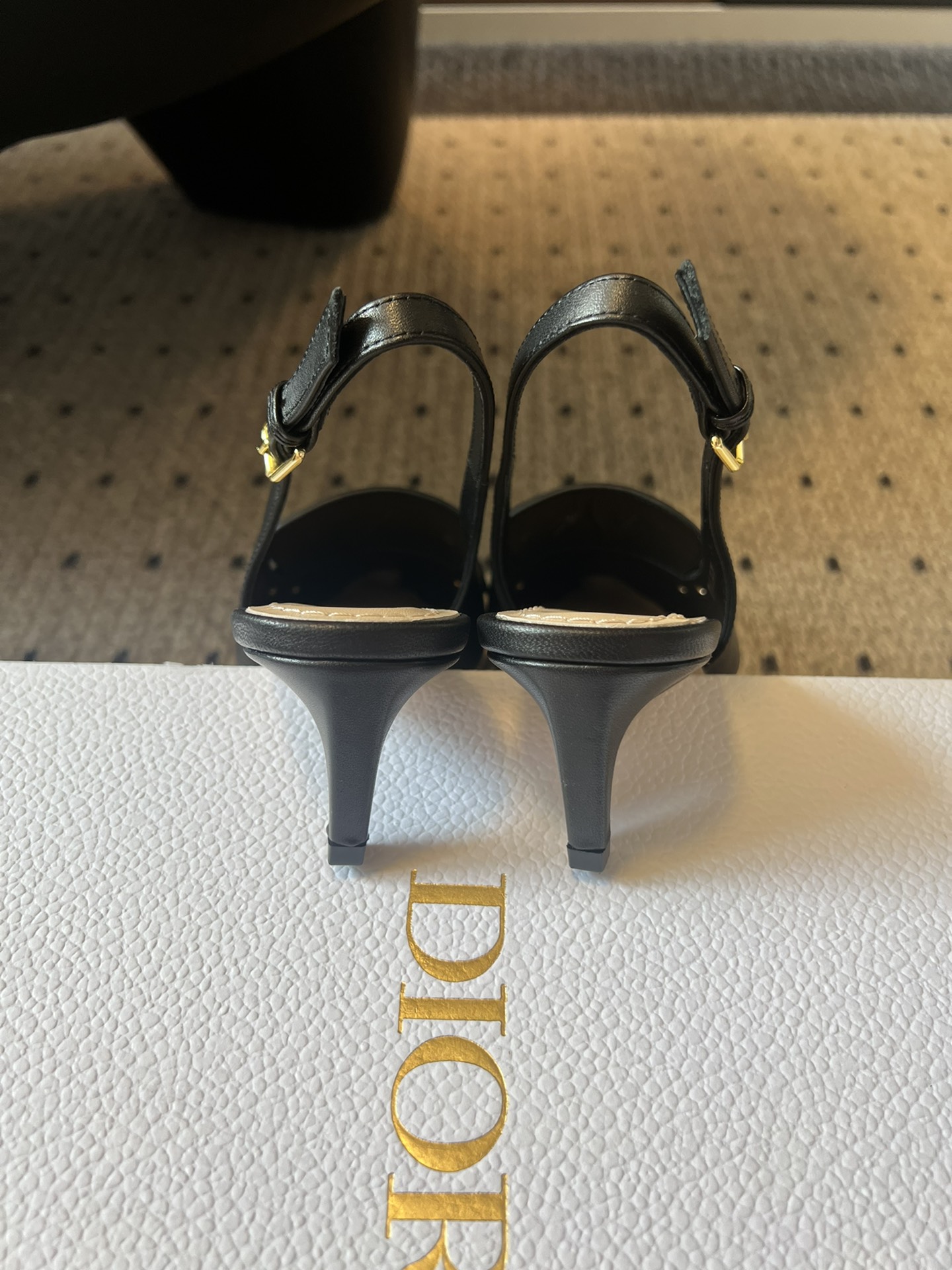 🐳Dio* 25ss 春夏新款Dior尖头高跟后空凉鞋这款 My Dior 露跟高跟鞋是2025春夏成衣