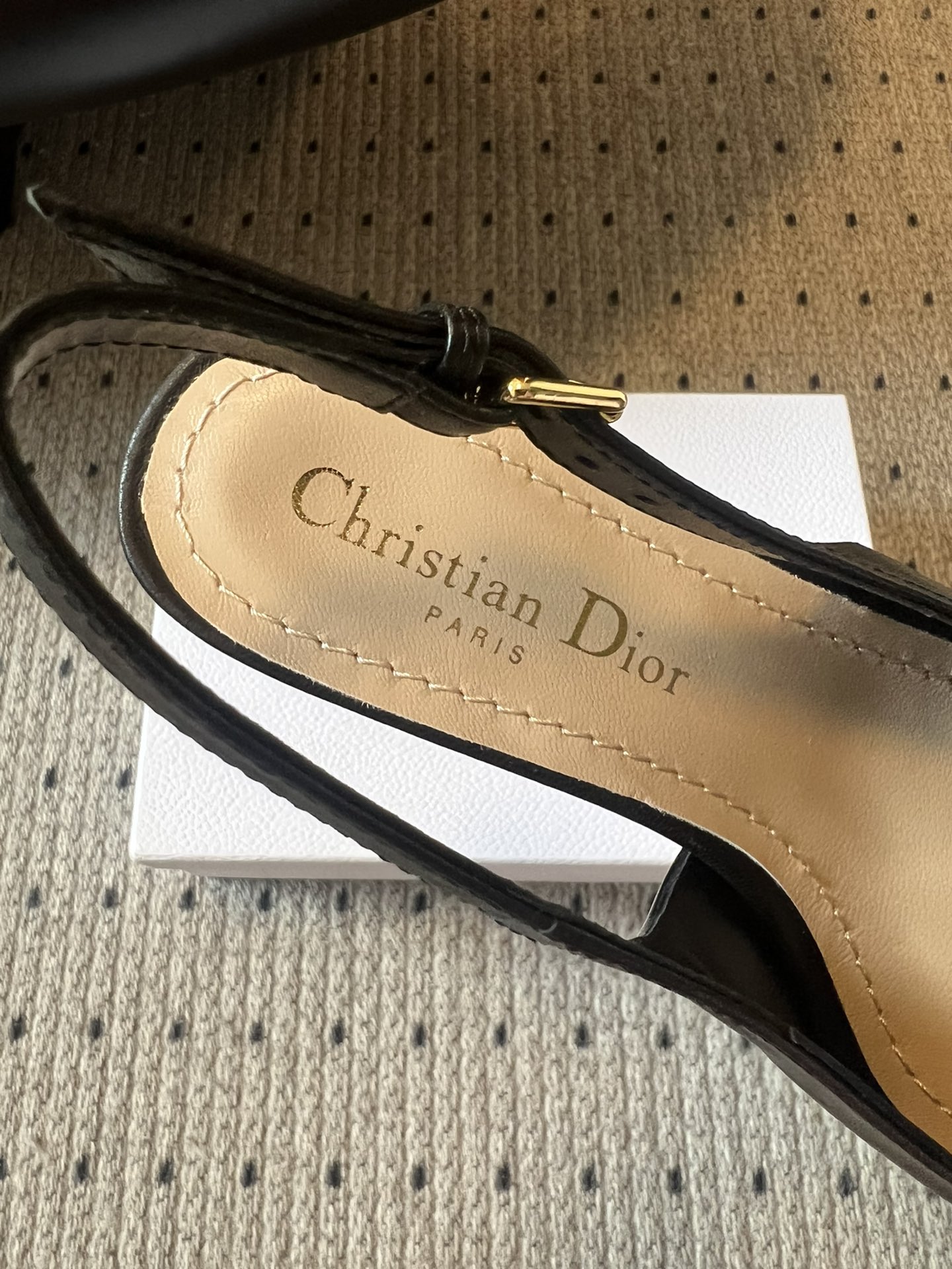 🐳Dio* 25ss 春夏新款Dior尖头高跟后空凉鞋这款 My Dior 露跟高跟鞋是2025春夏成衣