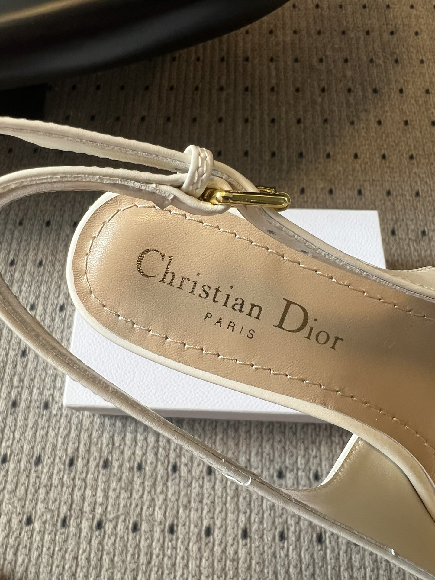 🐳Dio* 25ss 春夏新款Dior尖头高跟后空凉鞋这款 My Dior 露跟高跟鞋是2025春夏成衣