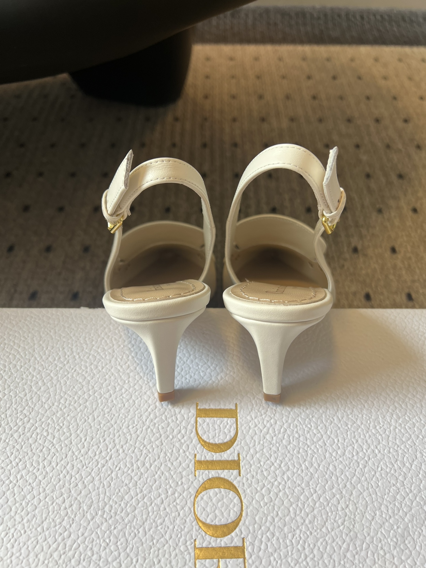 🐳Dio* 25ss 春夏新款Dior尖头高跟后空凉鞋这款 My Dior 露跟高跟鞋是2025春夏成衣